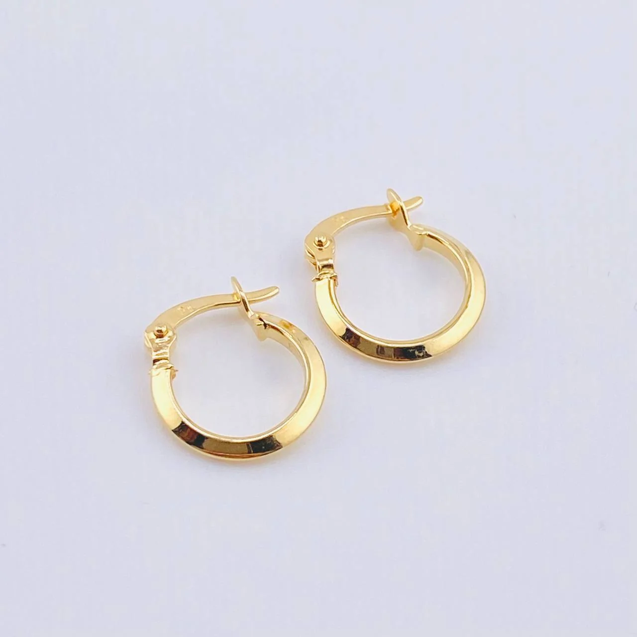 Candongas Clau 1.05 g / 3/4 in Oro Amarillo 18K - Image 2