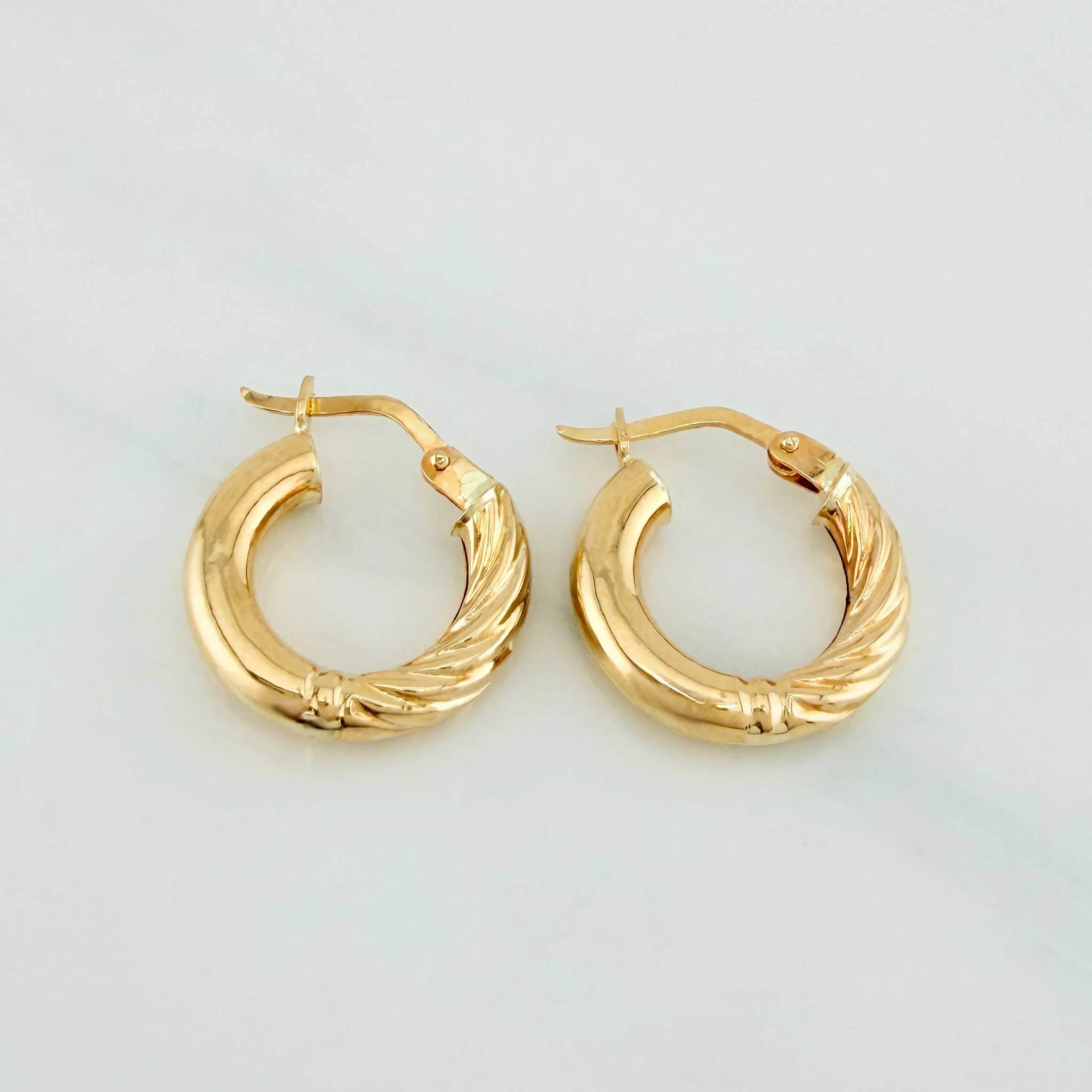 Candongas Adel 1.75 g / 3/4 in Oro Amarillo 18K