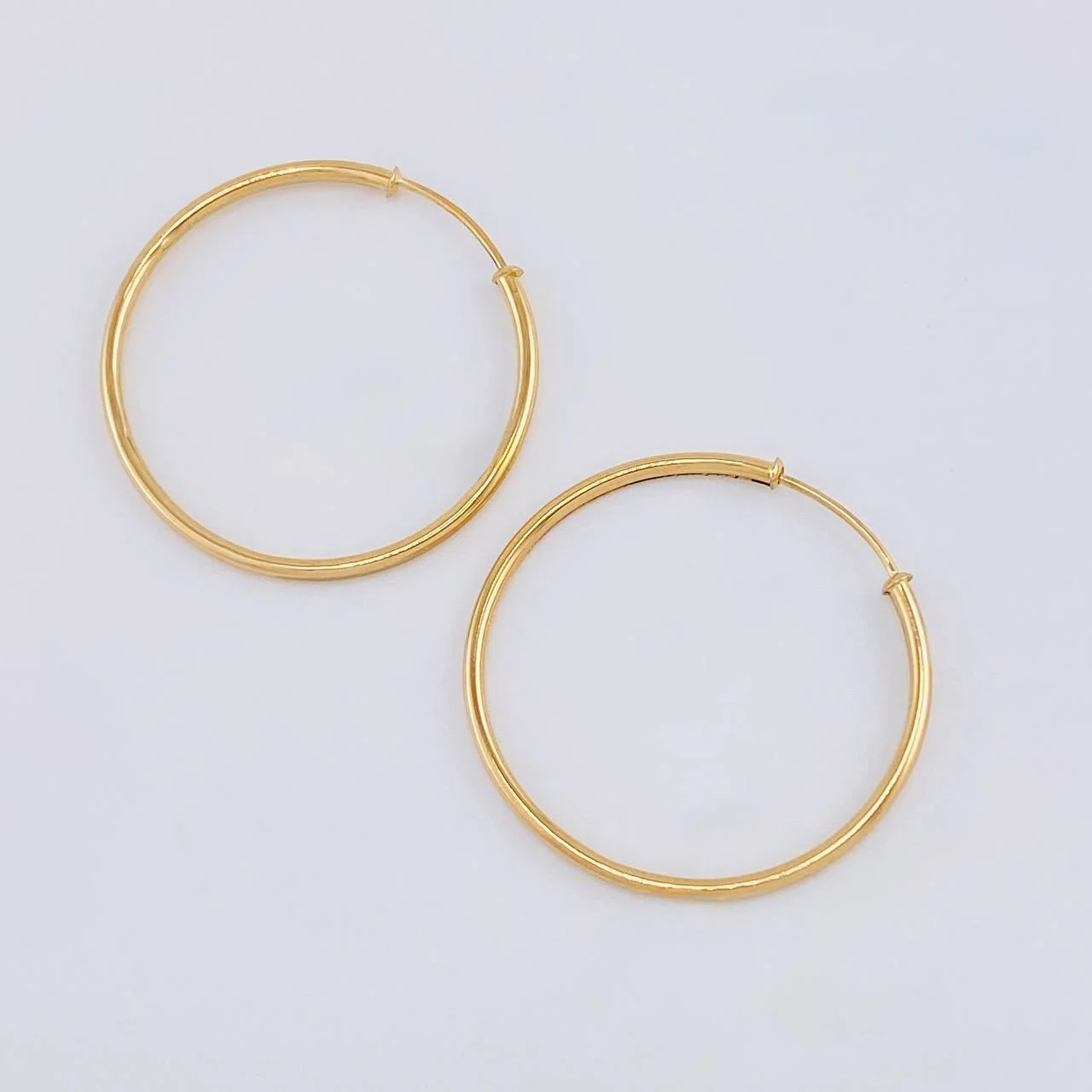 Candongas Aro Liso 2.8 g / 1 1/4 in Oro Amarillo 18K - Image 2