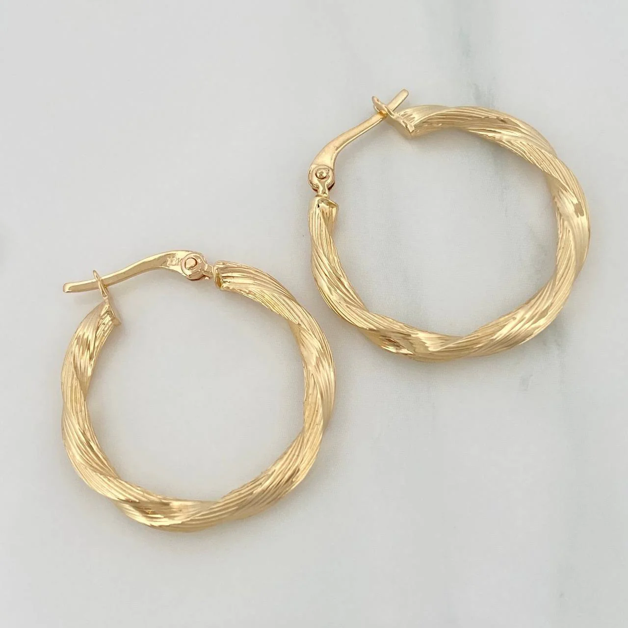 Candongas Bella 1.8 g / 1 in Oro Amarillo 18K - Image 2
