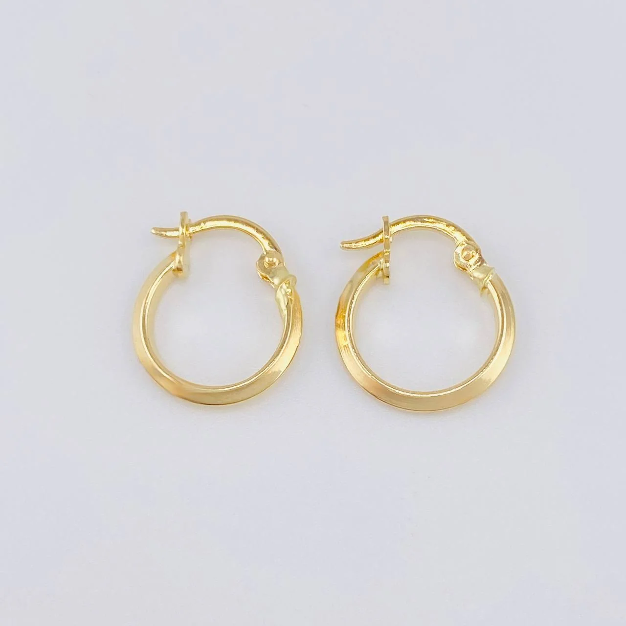 Candongas Clau 0.9 g / 1/2 in Oro Amarillo 18K