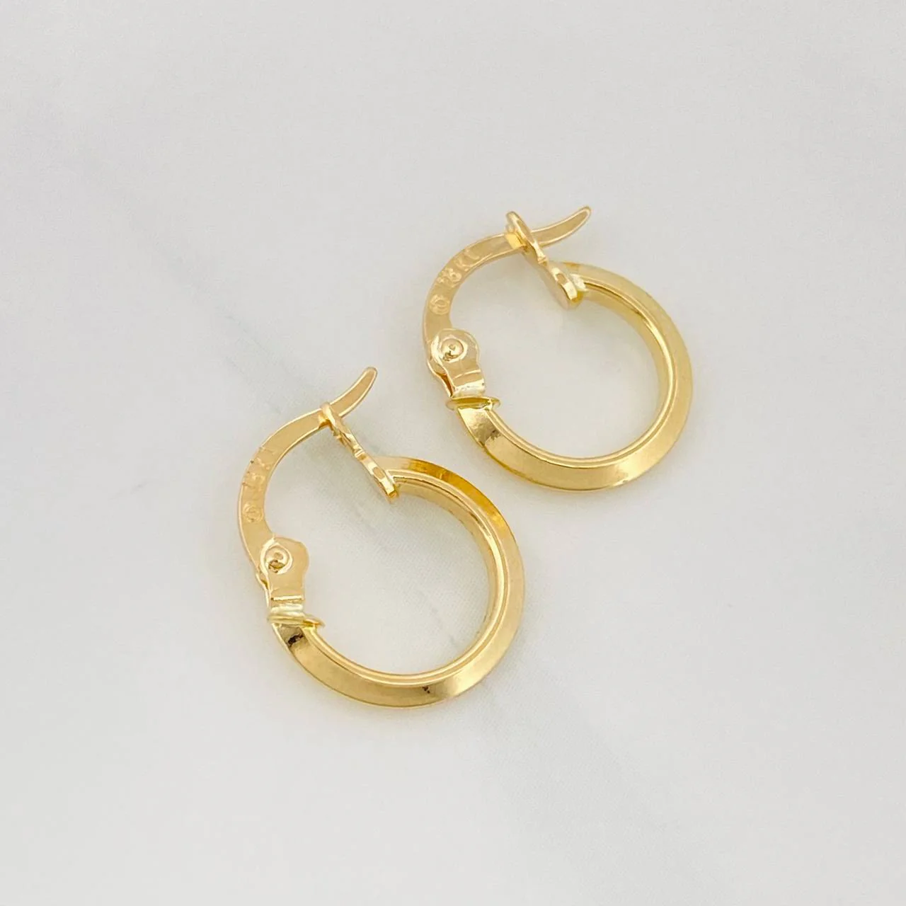 Candongas Clau Mini 0.8 g / 1/2 in Oro Amarillo 18K - Image 3