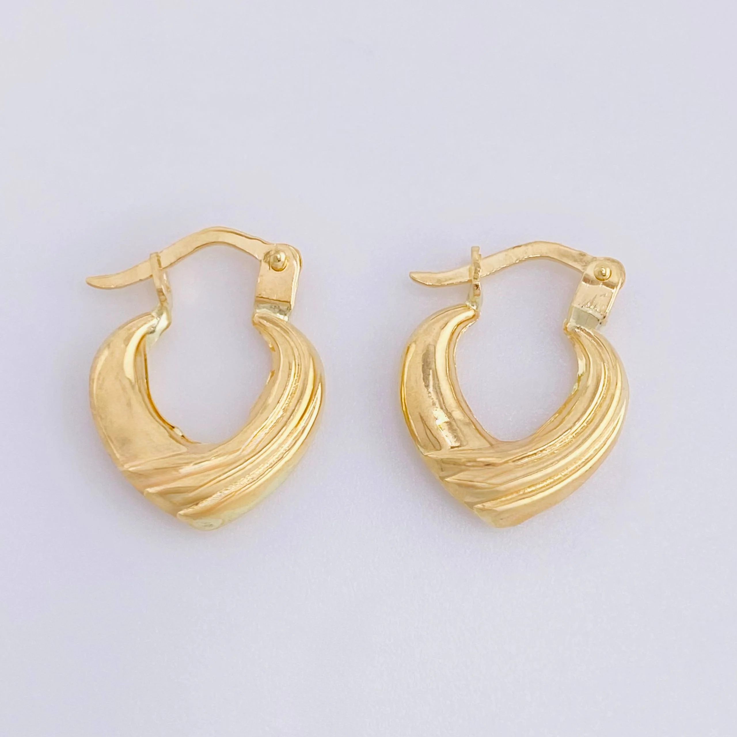Candongas Corazon Rayado 1.05gr / 1/2 in / Oro Amarillo 18K
