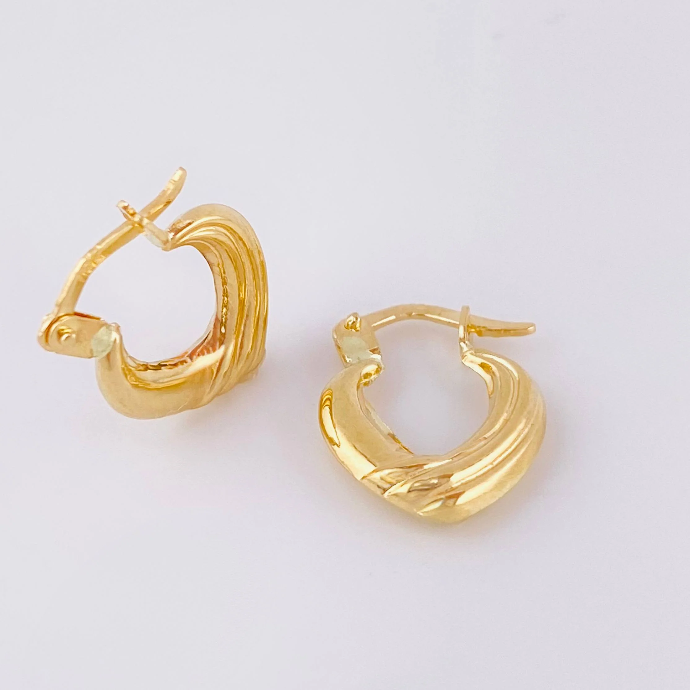 Candongas Corazon Rayado 1.05gr / 1/2 in / Oro Amarillo 18K - Image 3