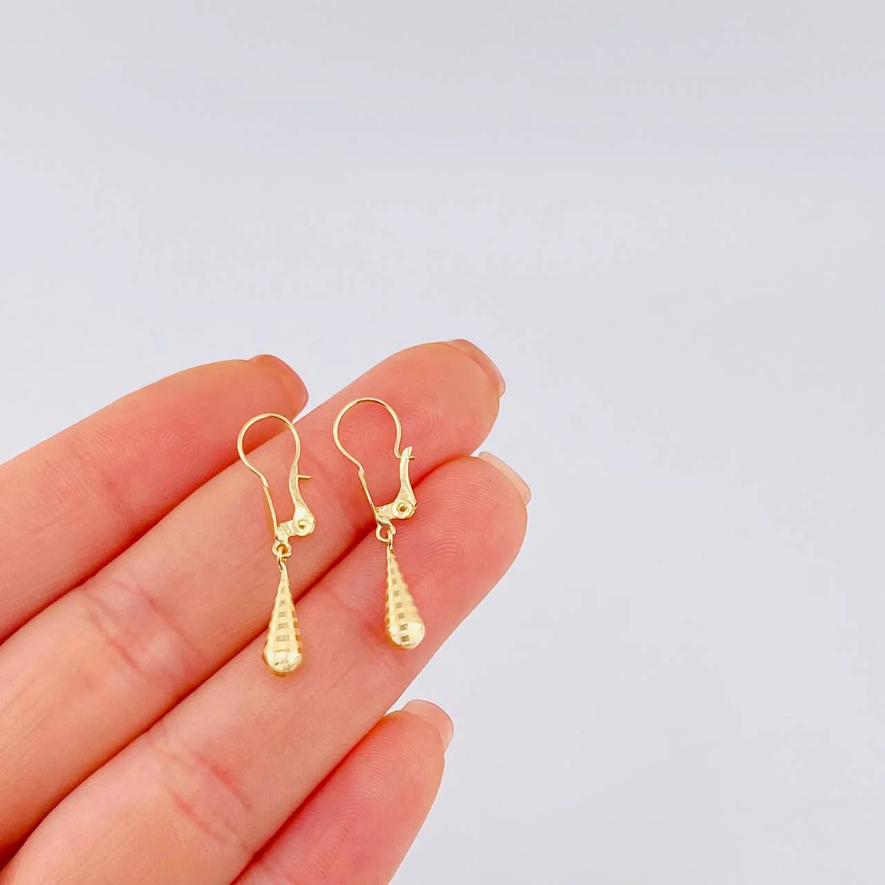Candongas Lagrima 0.7 g / 1 in Oro Amarillo 18K - Image 4