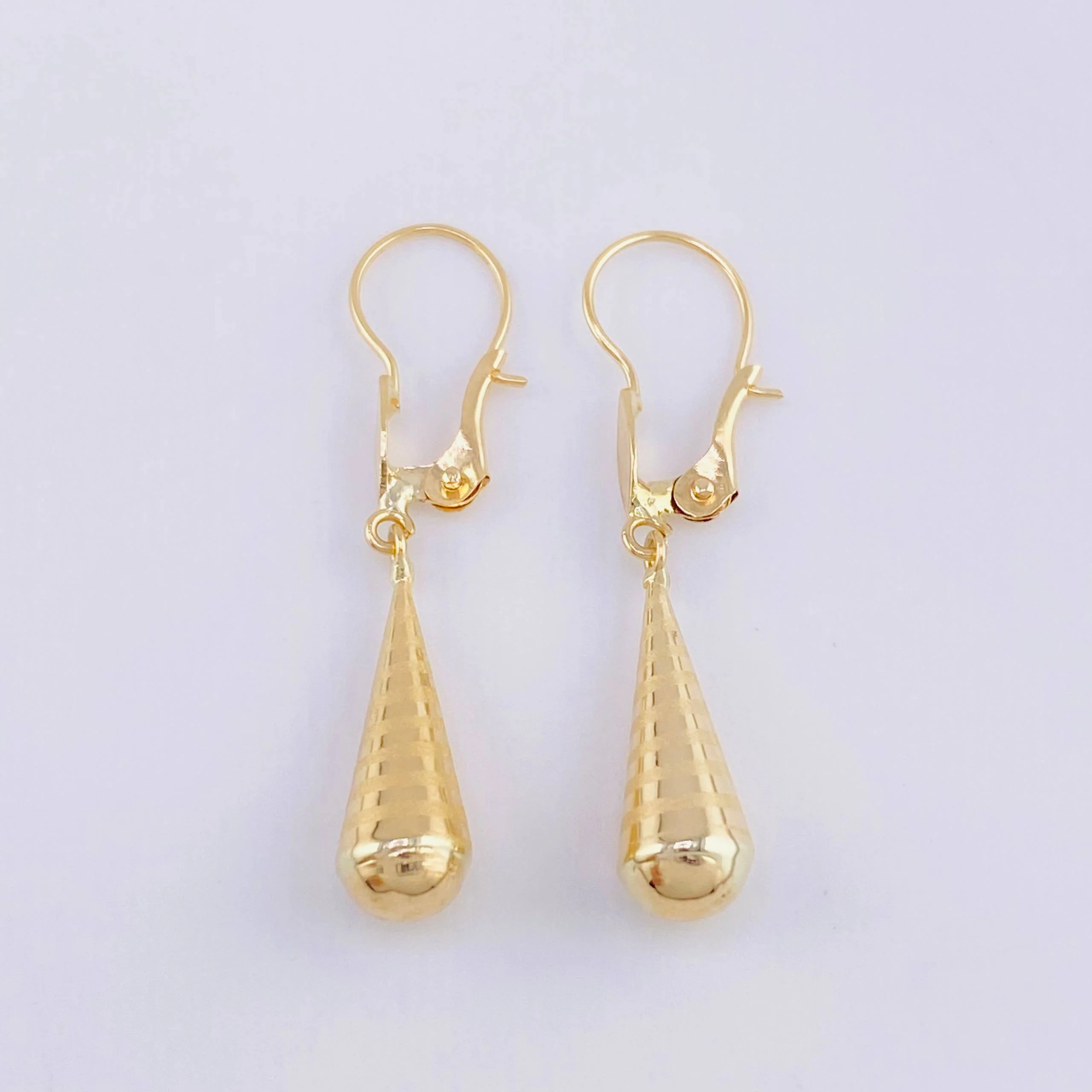 Candongas Lagrima 0.8 g / 1 1/4 in Oro Amarillo 18K