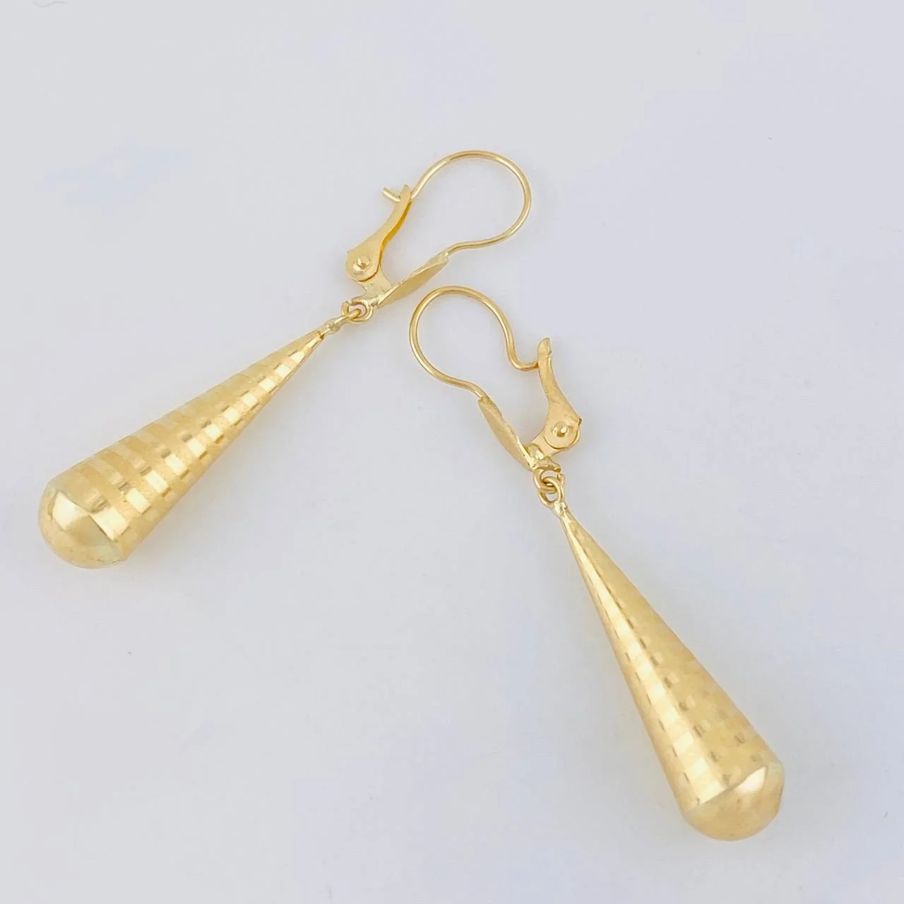 Candongas Lagrima 0.9 g / 1 3/4 in Oro Amarillo 18K - Image 3
