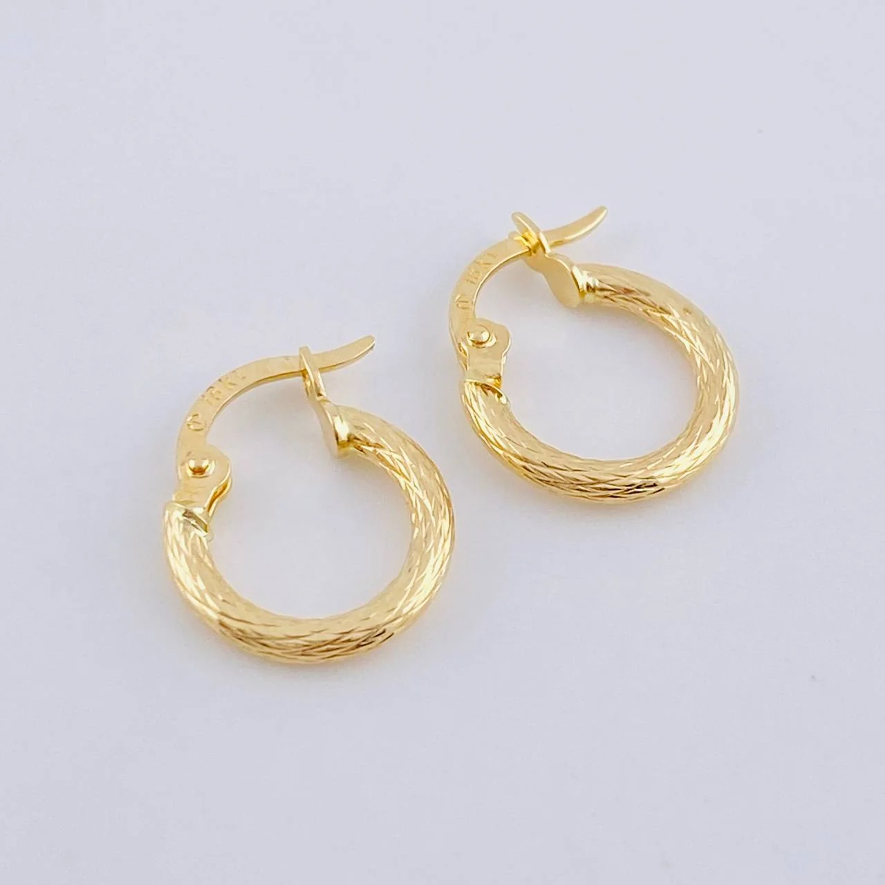 Candongas Leonore 0.9 g / 1/2 in Oro Amarillo 18K - Image 2