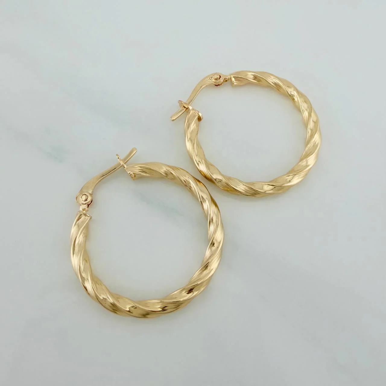 Candongas Lupe 1.95 g / 3/4 in Oro Amarillo 18K - Image 3