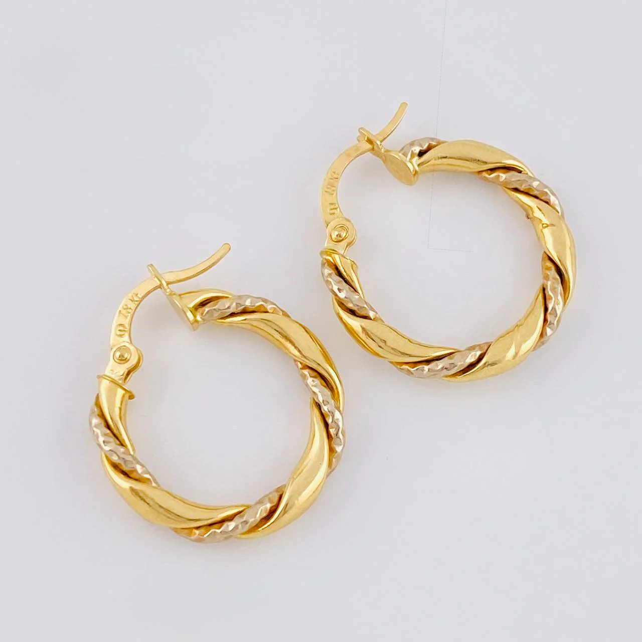 Candongas Lux 2.1 g / 3/4 in Dos Oros Amarillo Blanco 18K - Image 2