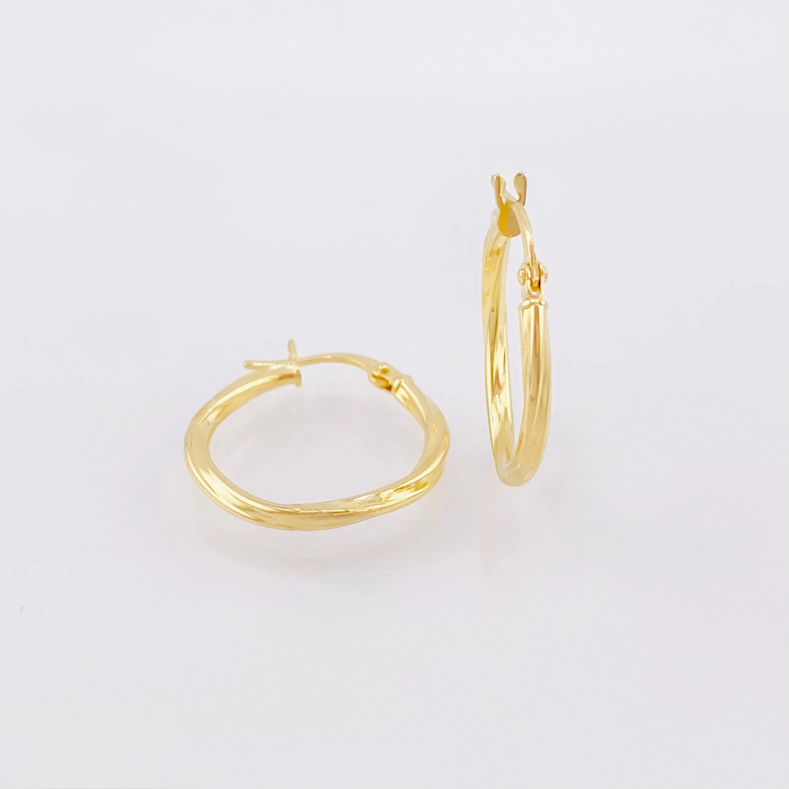 Candongas Mary 1.6gr / 1 in / Oro Amarillo 18K - Image 3