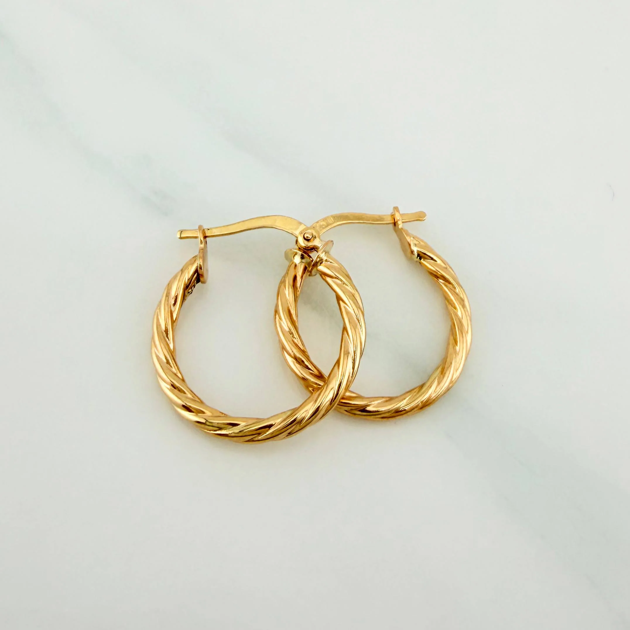 Candongas Mary 1.9 g / 3/4 in Oro Amarillo 18K - Image 3