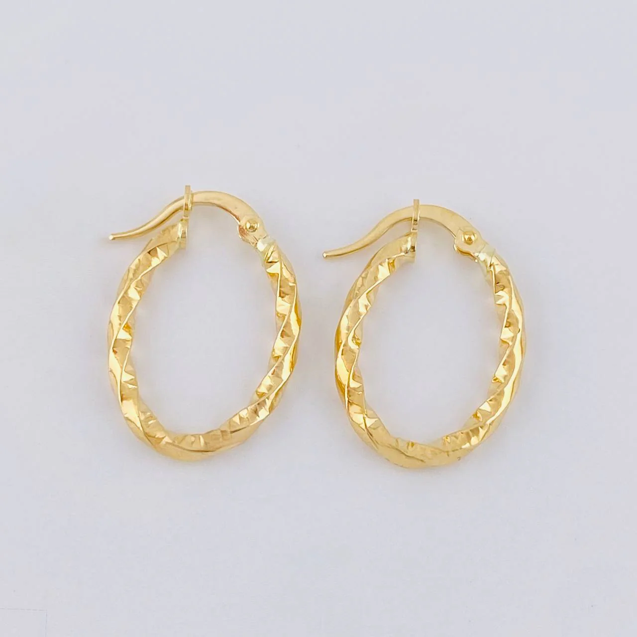 Candongas Mary Ovalada 1.3 g / 3/4 in Oro Amarillo 18K