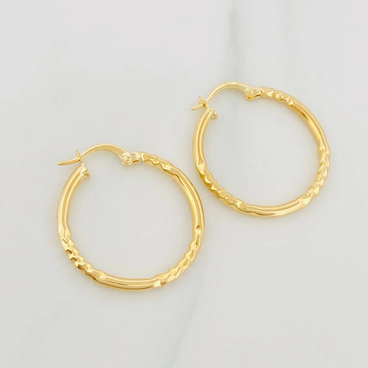 Candongas Megan 1.9 g / 3/4 in Oro Amarillo 18K - Image 3