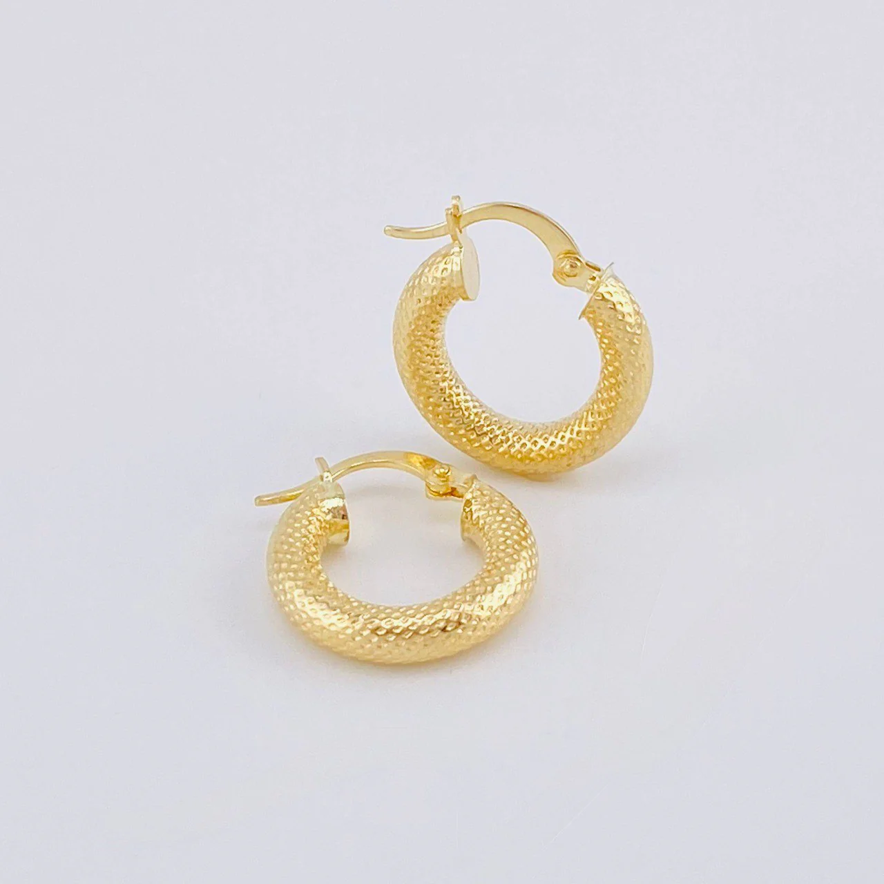 Candongas Sofi Diamantada 2.3gr / 3/4 in / Oro Amarillo 18K * - Image 4