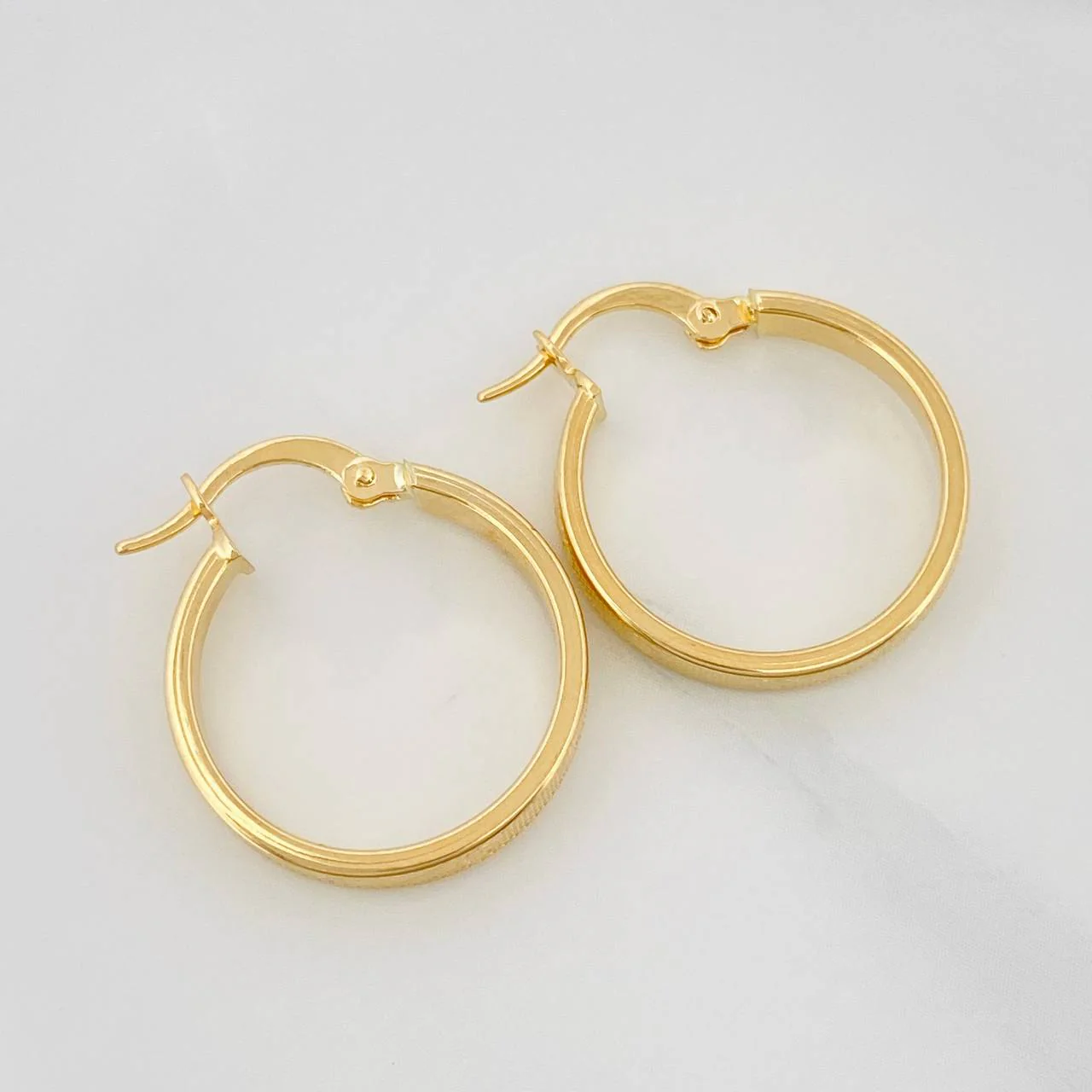 Candongas Tornillo 1.8 g / 1 in Oro Amarillo 18K - Image 2