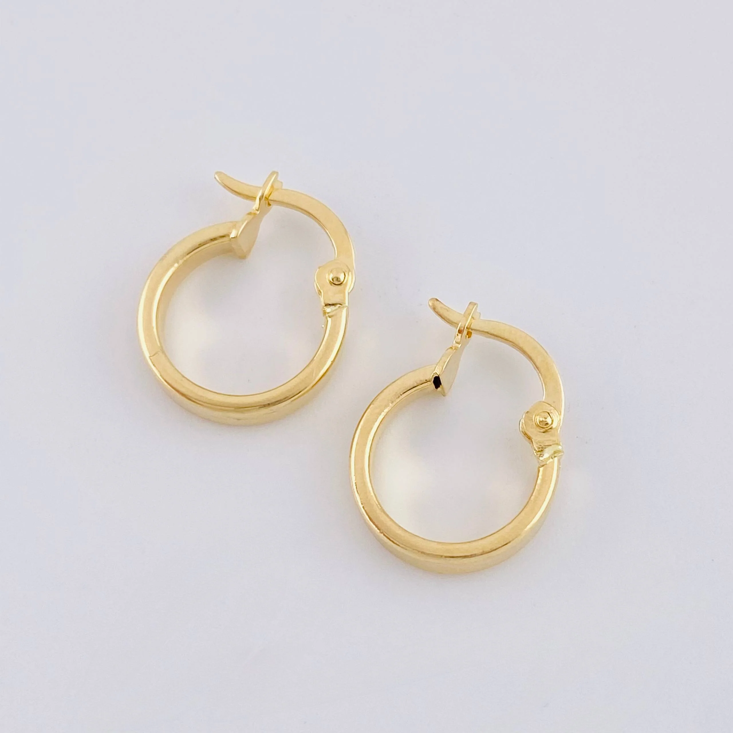 Candongas Vick 1.1 g / 3/4 in Oro Amarillo 18K - Image 3