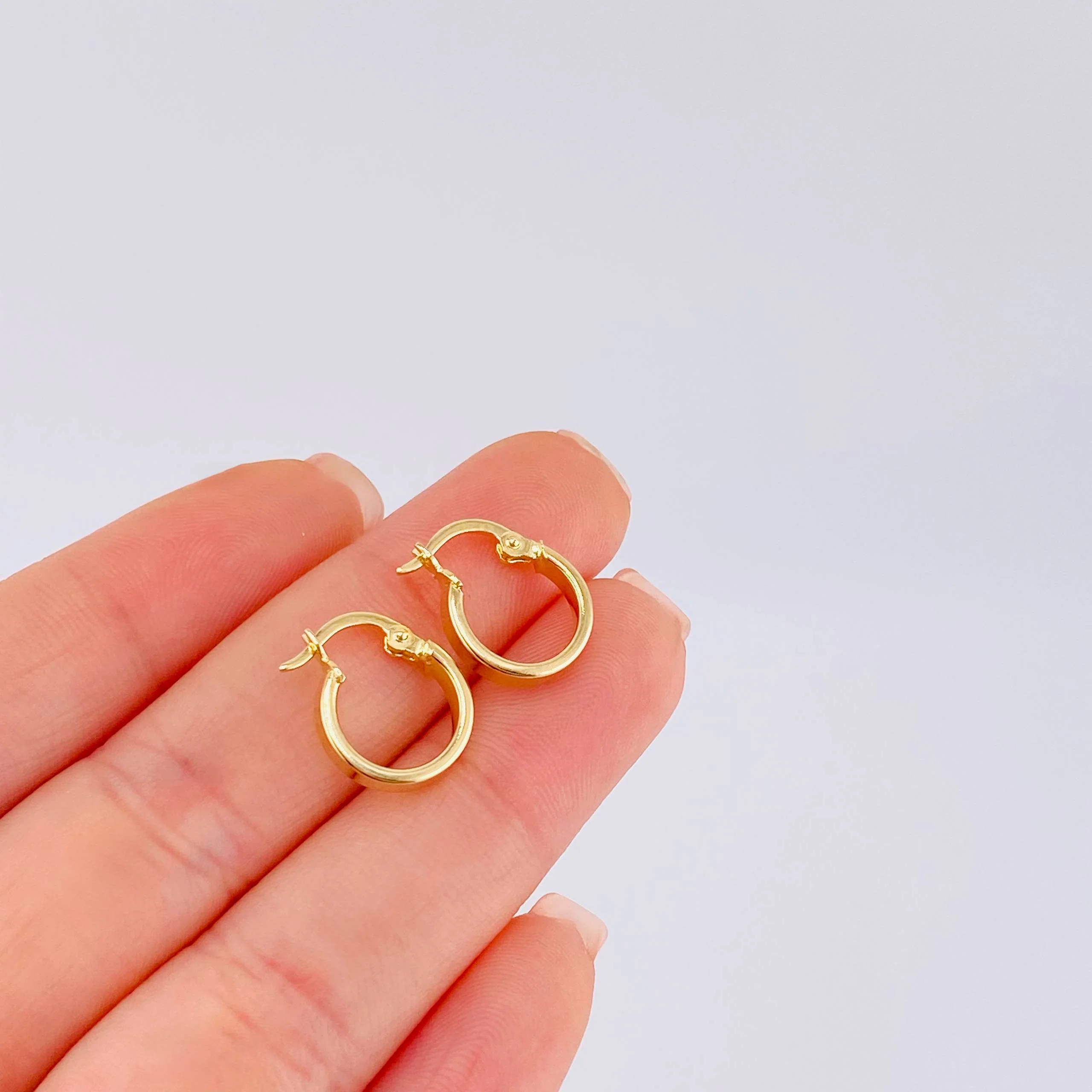Candongas Vick 1.1 g / 3/4 in Oro Amarillo 18K - Image 4