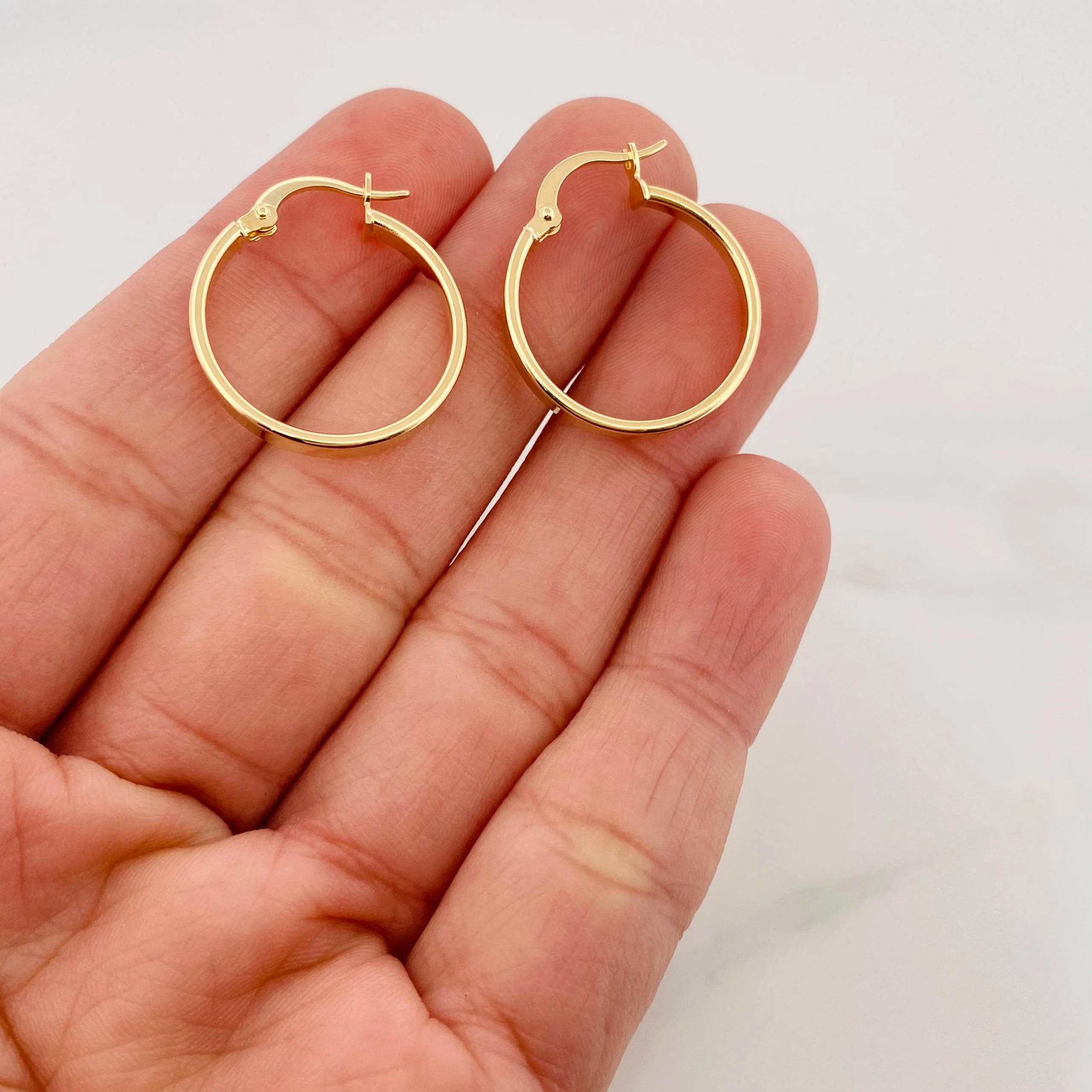 Candongas Vick 1.6 g / 3/4 in Oro Amarillo 18K - Image 2