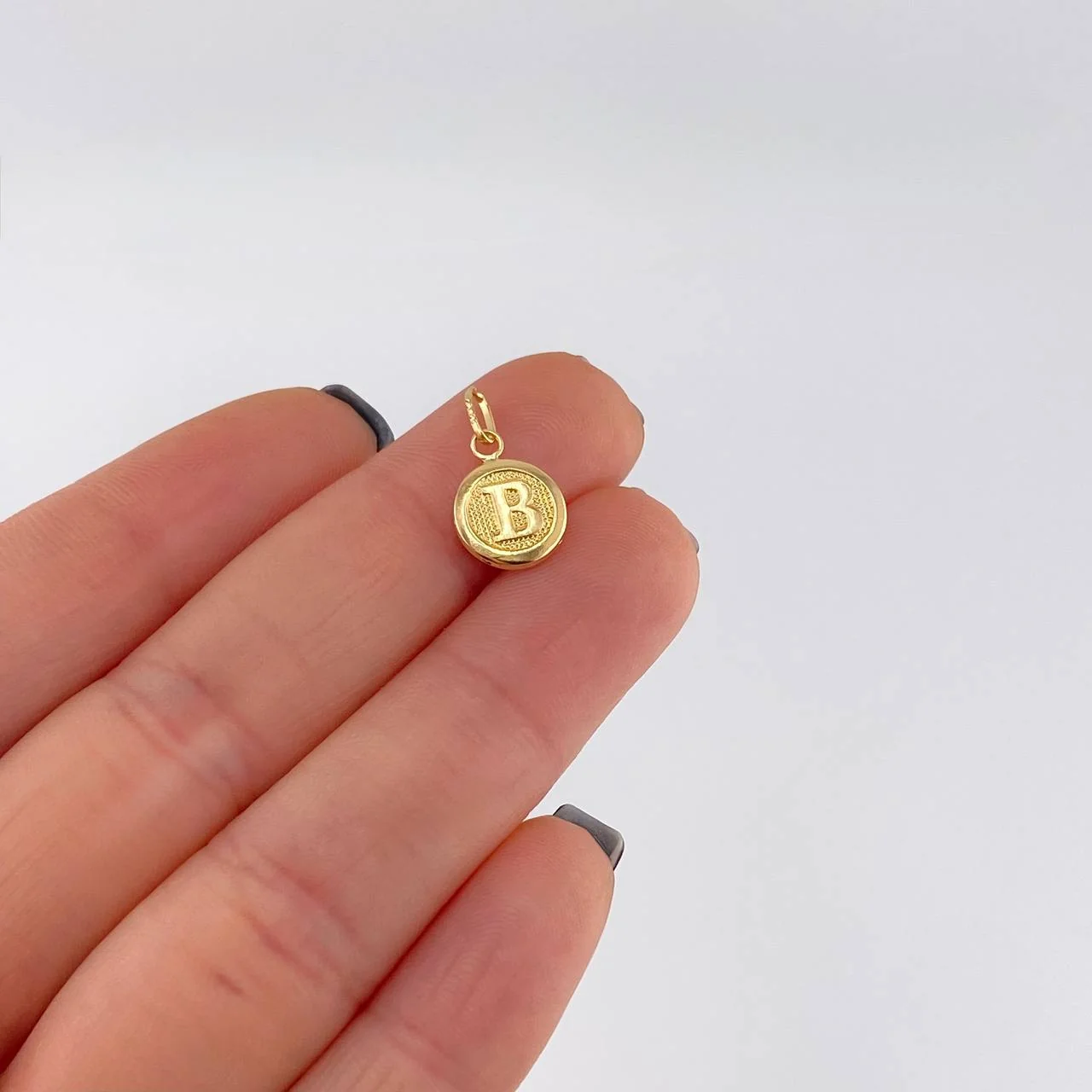 Dije Circulo Letra B 0.4 g / 3/4 in Oro Amarillo 18K - Image 4