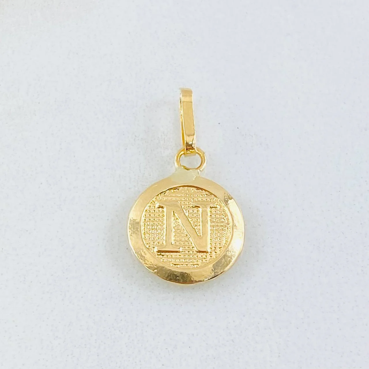 Dije Circulo Letra N 0.4 g / 3/4 in Oro Amarillo 18K - Image 2