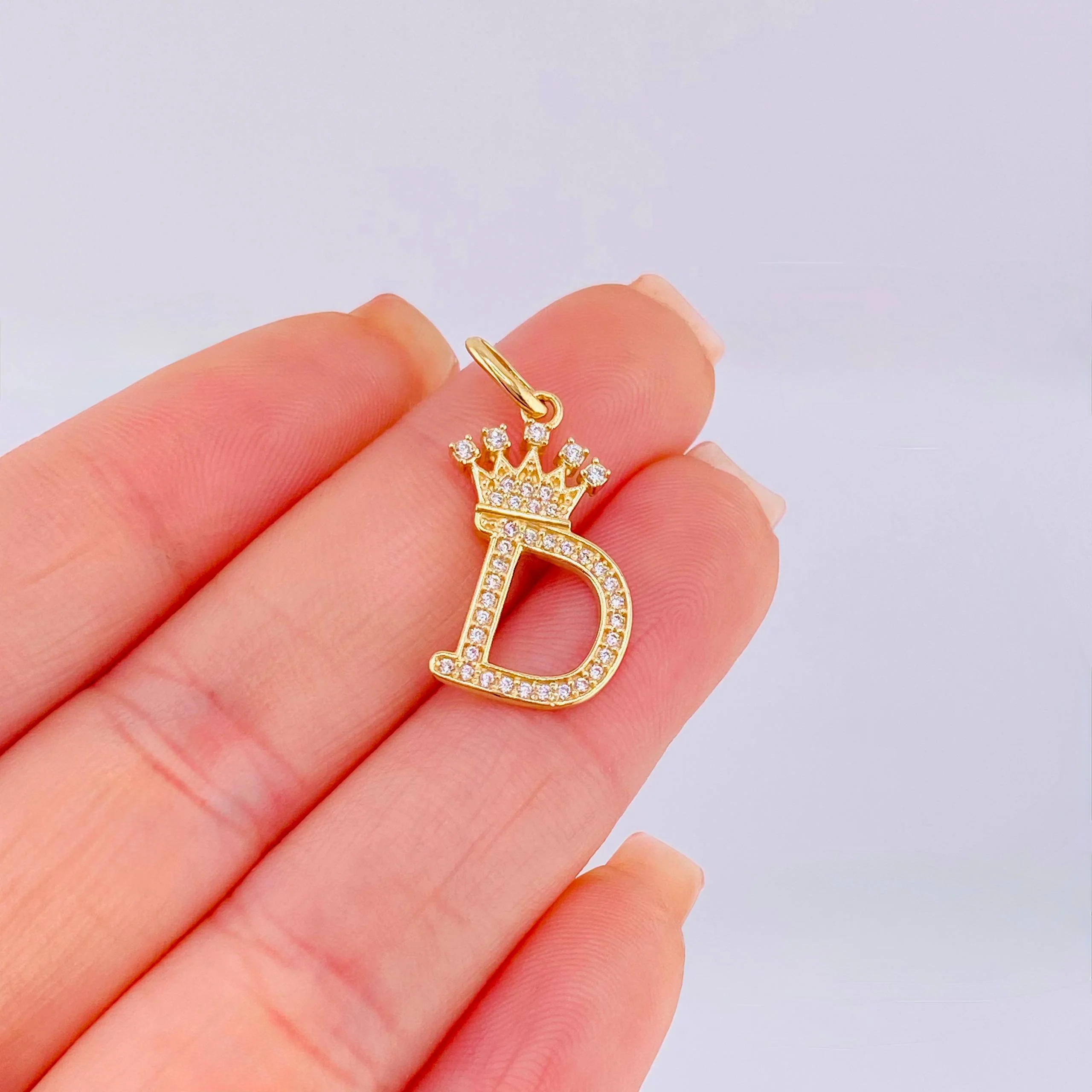 Dije Corona Letra D 1.9 g / 1 in Oro Amarillo 18K - Image 3