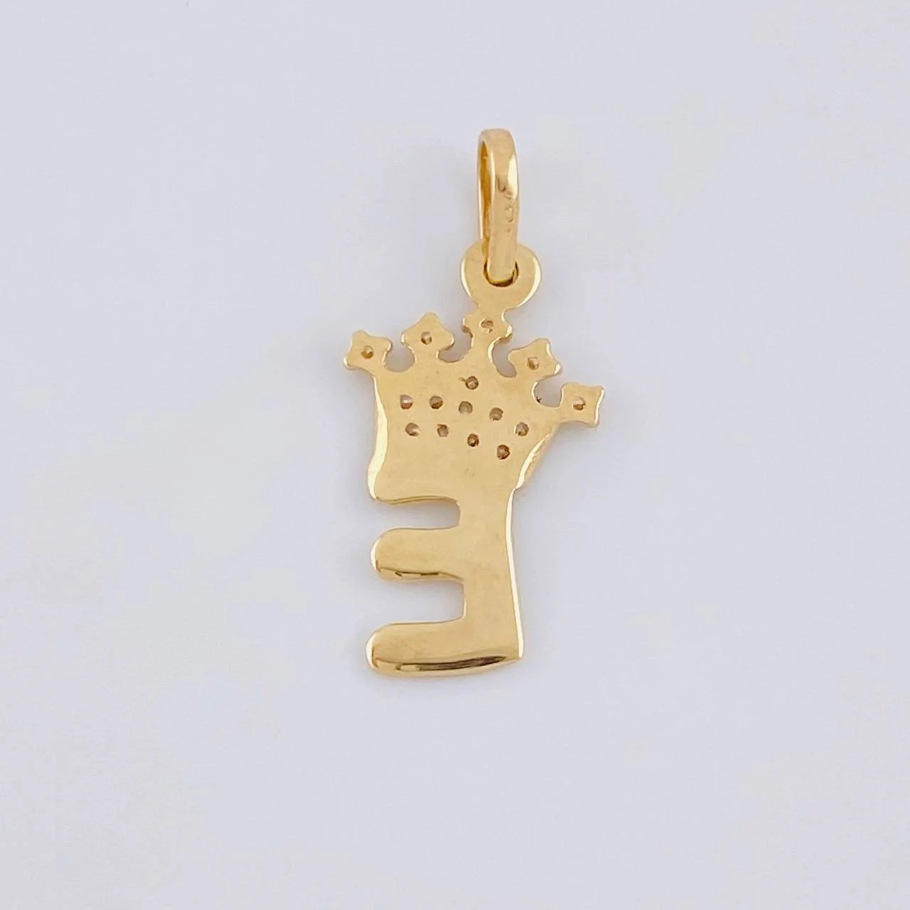 Dije Corona Letra E 0.8 g / 3/4 in Oro Amarillo 18K - Image 3