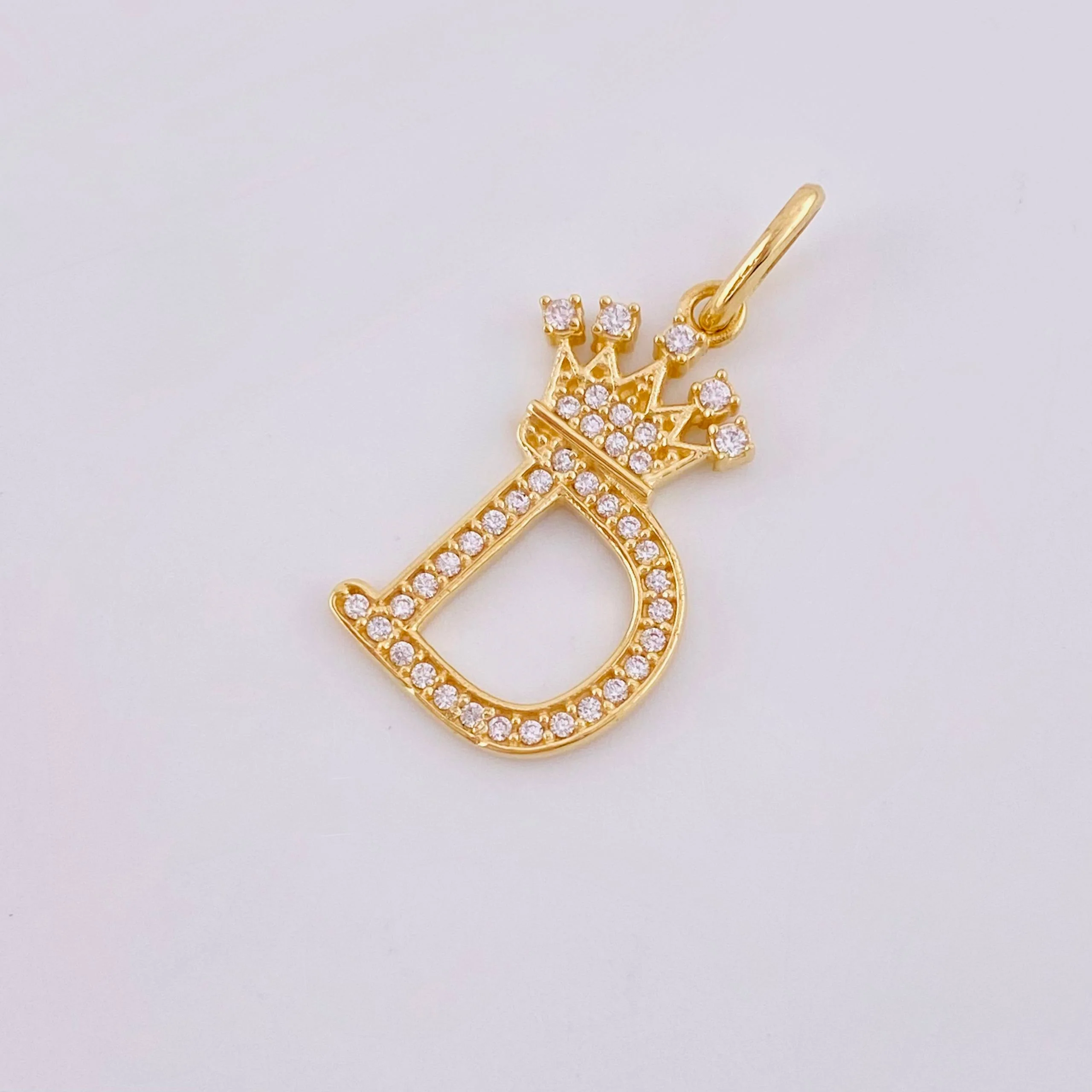 Dije Corona Letra D 1.9gr / 1 in / Oro Amarillo 18K © - Image 5