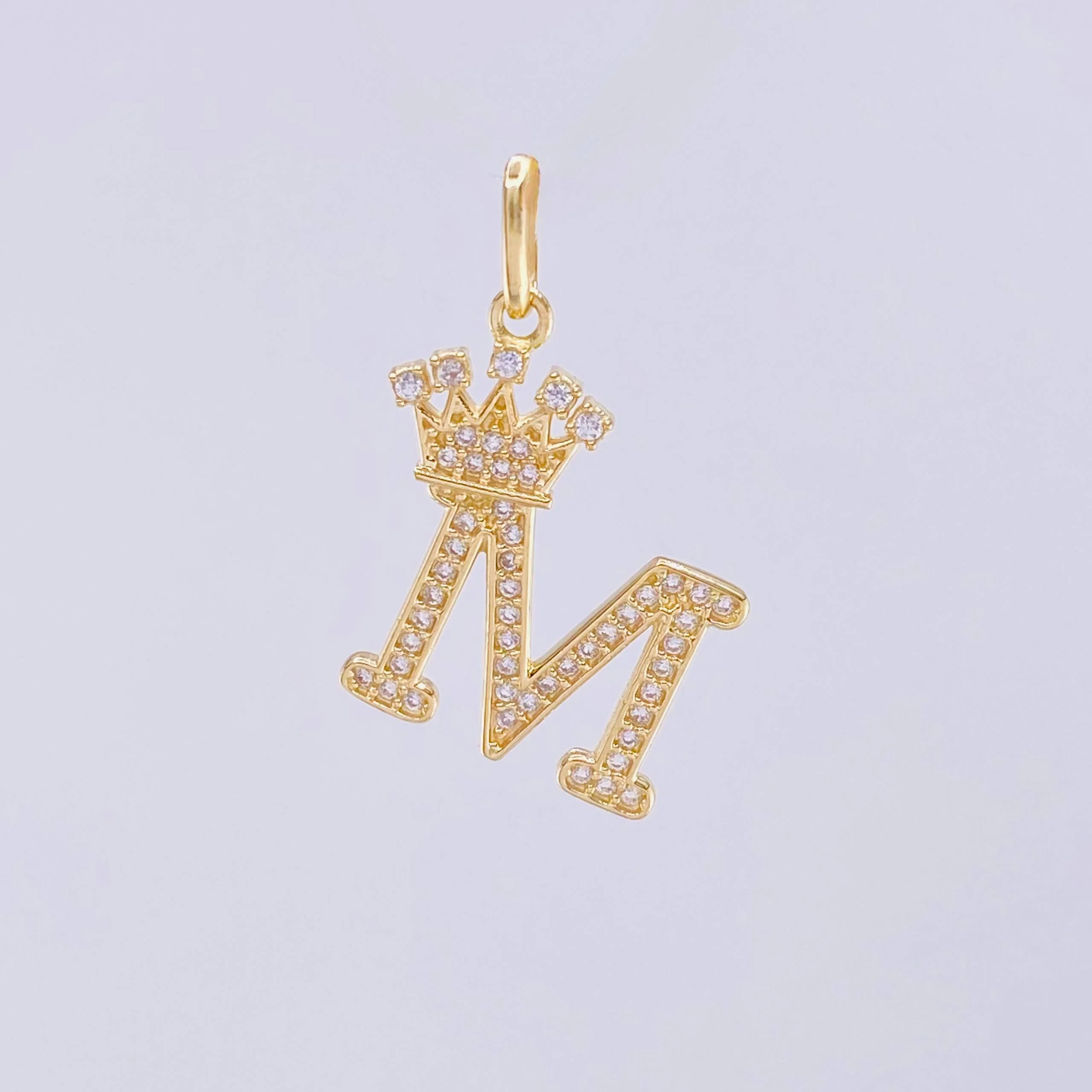 Dije Corona Letra M 2.45 g / 1 in Oro Amarillo 18K - Image 2