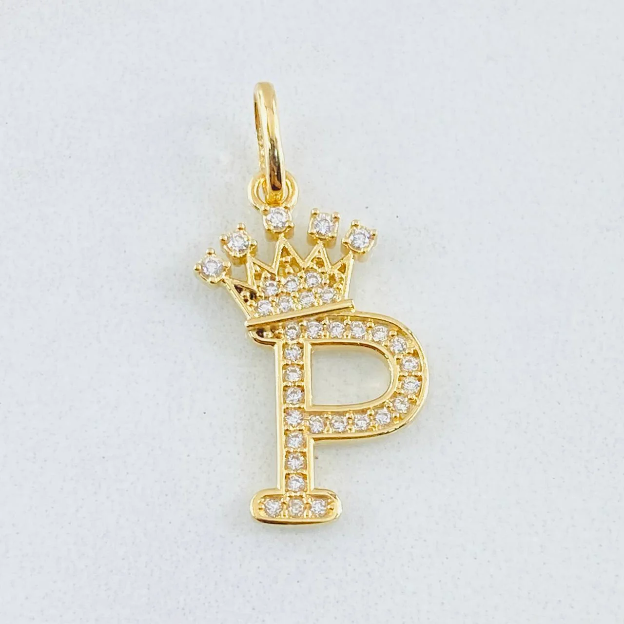 Dije Corona Letra P 1.75gr / 1 in / Oro Amarillo 18K - Image 2