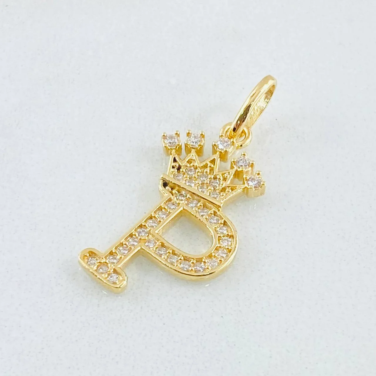 Dije Corona Letra P 1.75gr / 1 in / Oro Amarillo 18K - Image 3