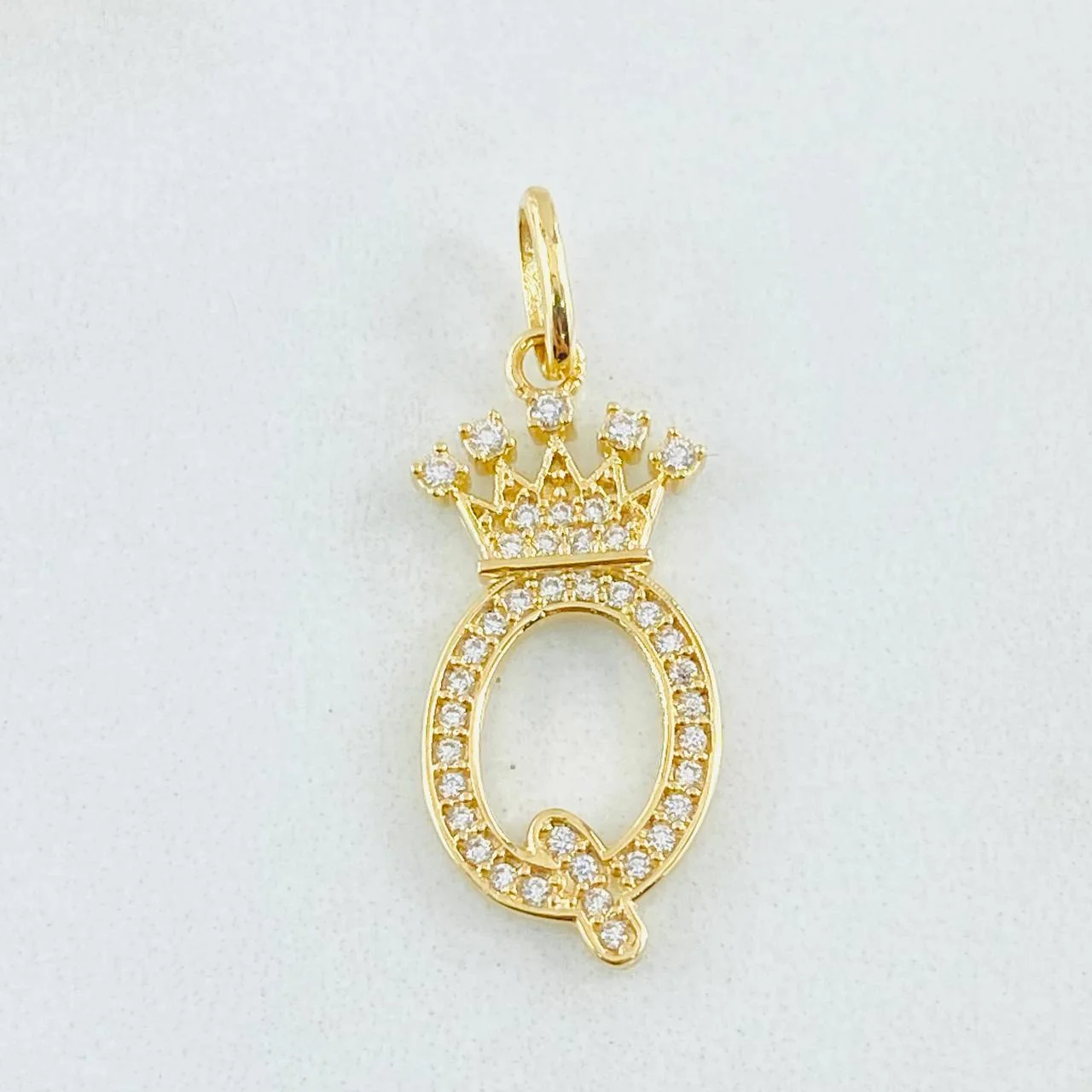 Dije Corona Letra Q 1.85gr / 1 1/2 in / Oro Amarillo 18K * - Image 2