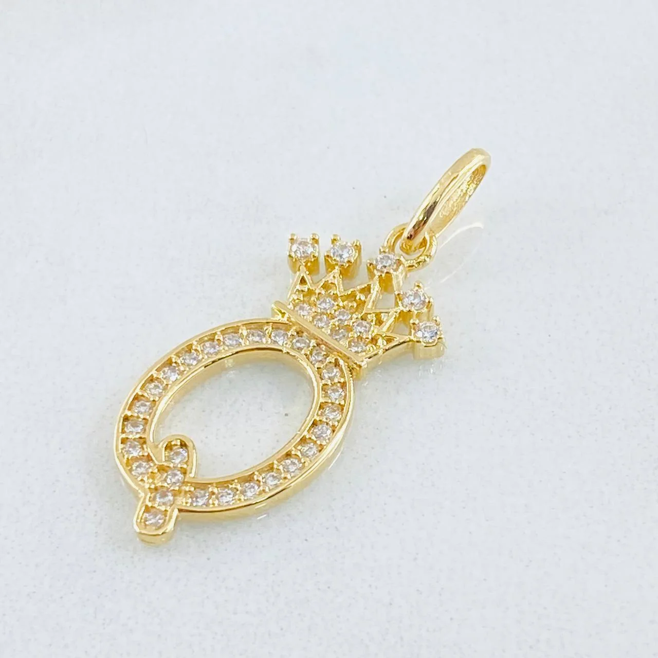 Dije Corona Letra Q 1.85gr / 1 1/2 in / Oro Amarillo 18K * - Image 3