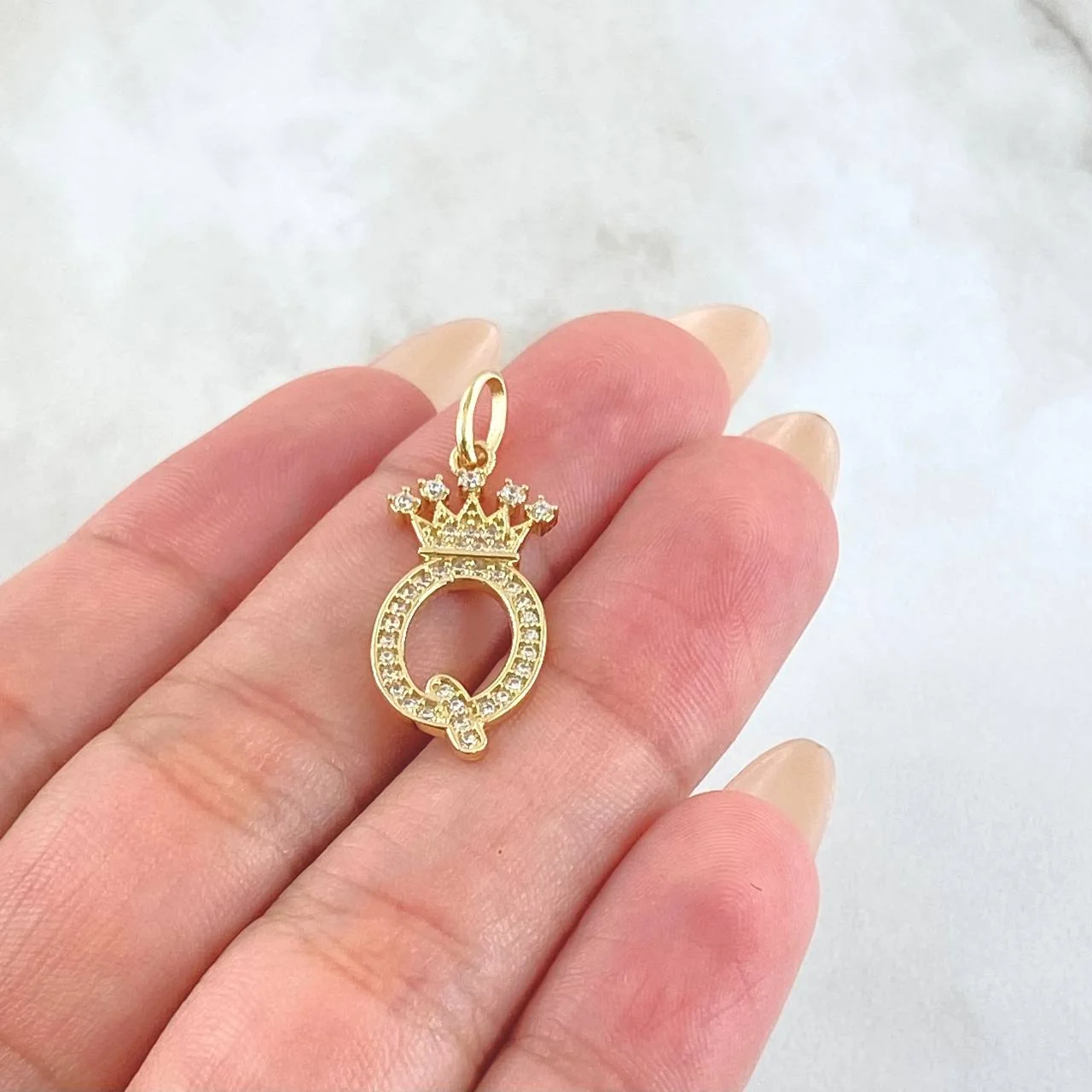 Dije Corona Letra Q 1.85gr / 1 1/2 in / Oro Amarillo 18K * - Image 4