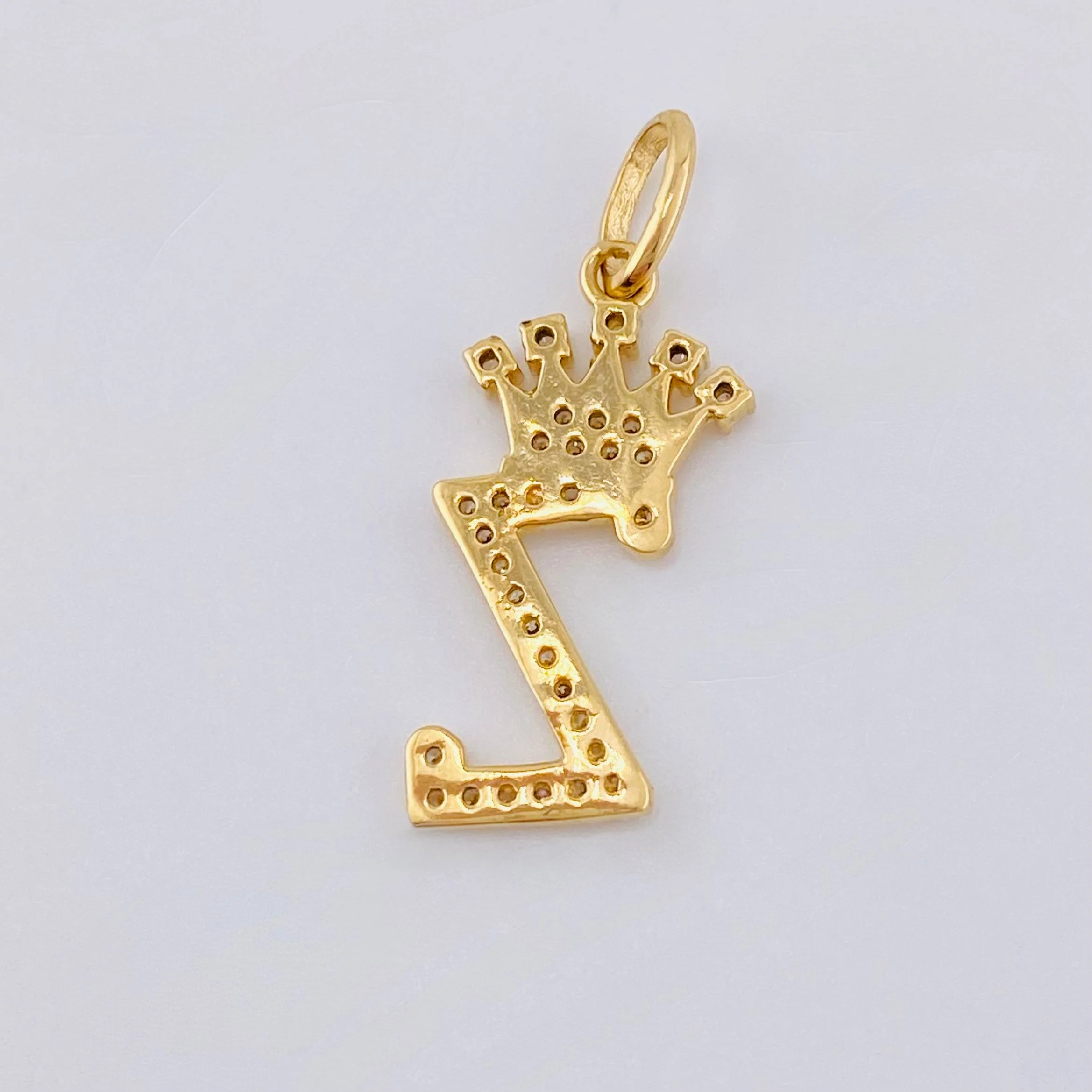 Dije Corona Letra Z 1.65gr / 1 in / Oro Amarillo 18K - Image 4