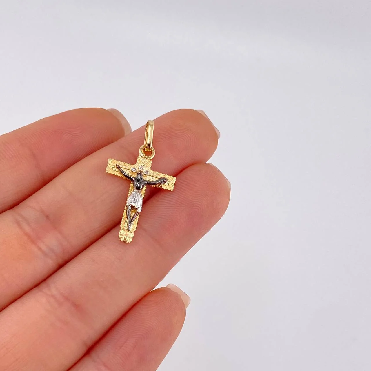 Dije Cristo Señor De Los Milagros 1.4 g / 1 in Tres Oros 18K - Image 5