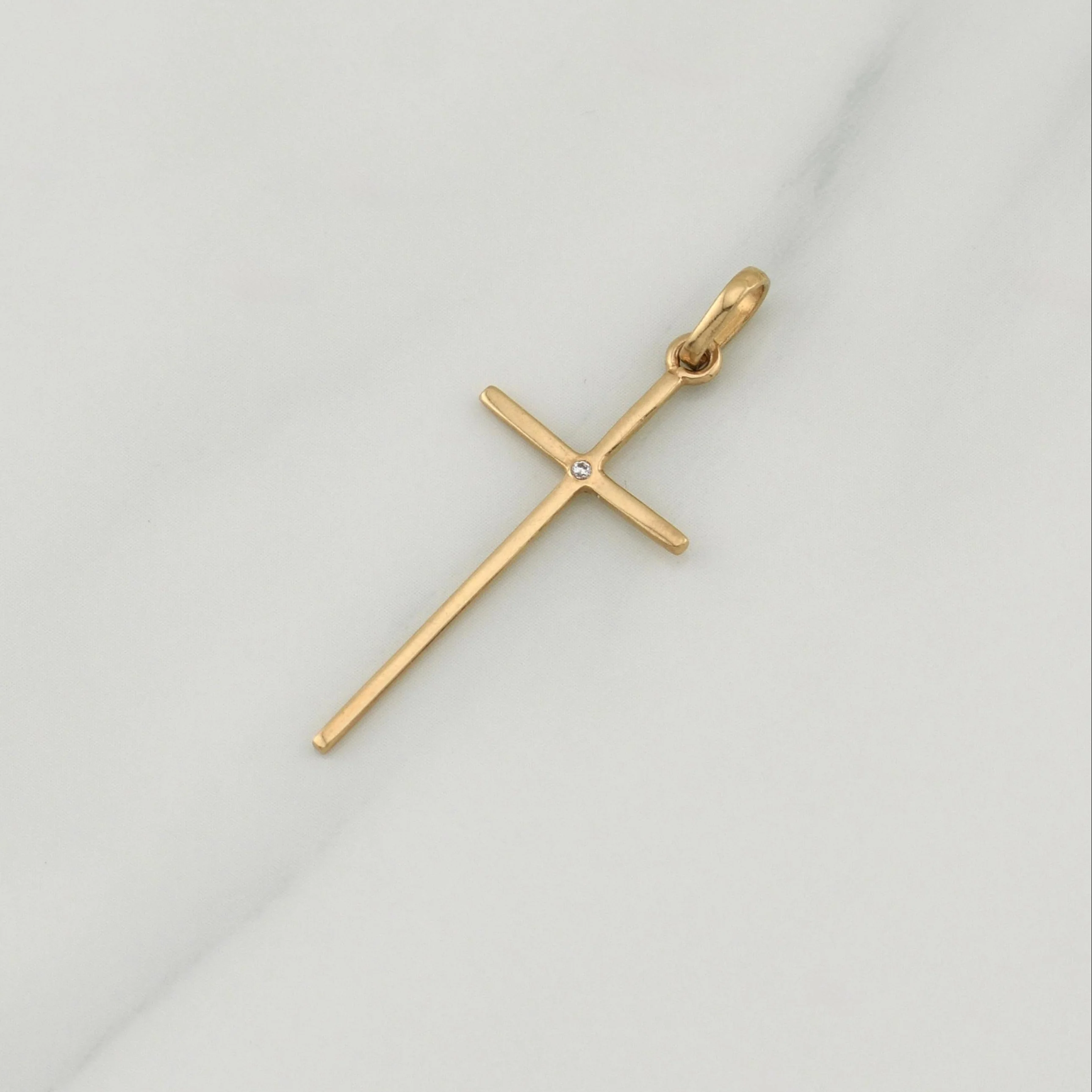 Dije Cruz 0.85 g / 1 1/2 in Oro Amarillo 18K - Image 2