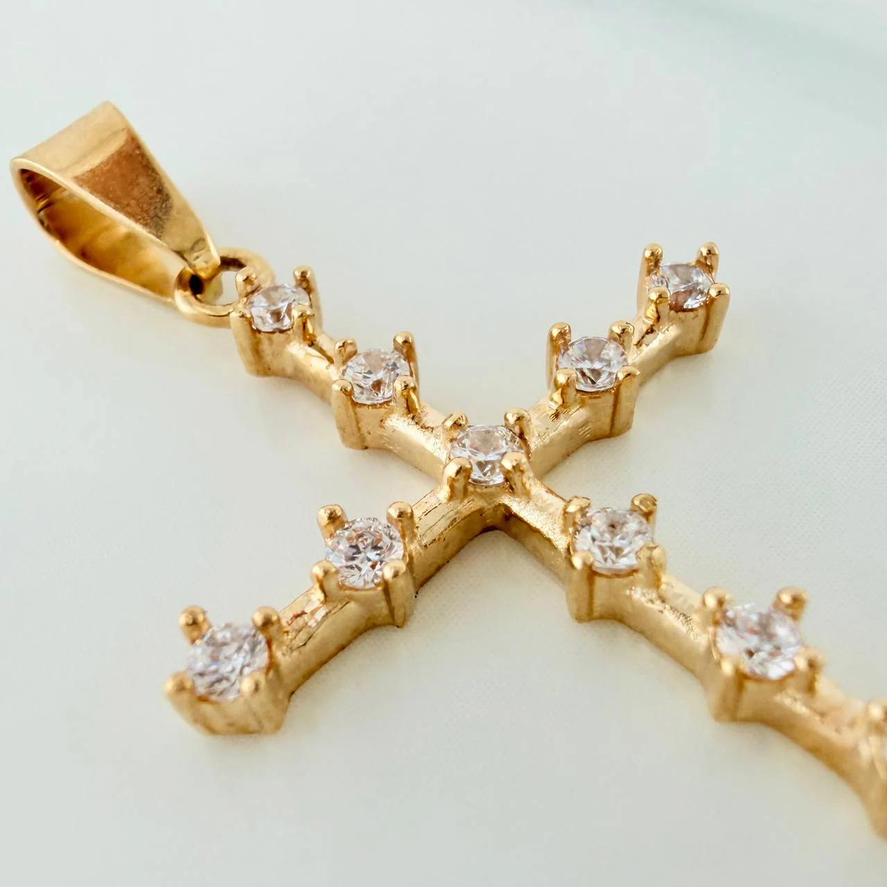 Dije Cruz 2.55gr / 1 1/2 in / Oro Amarillo 18K % - Image 4