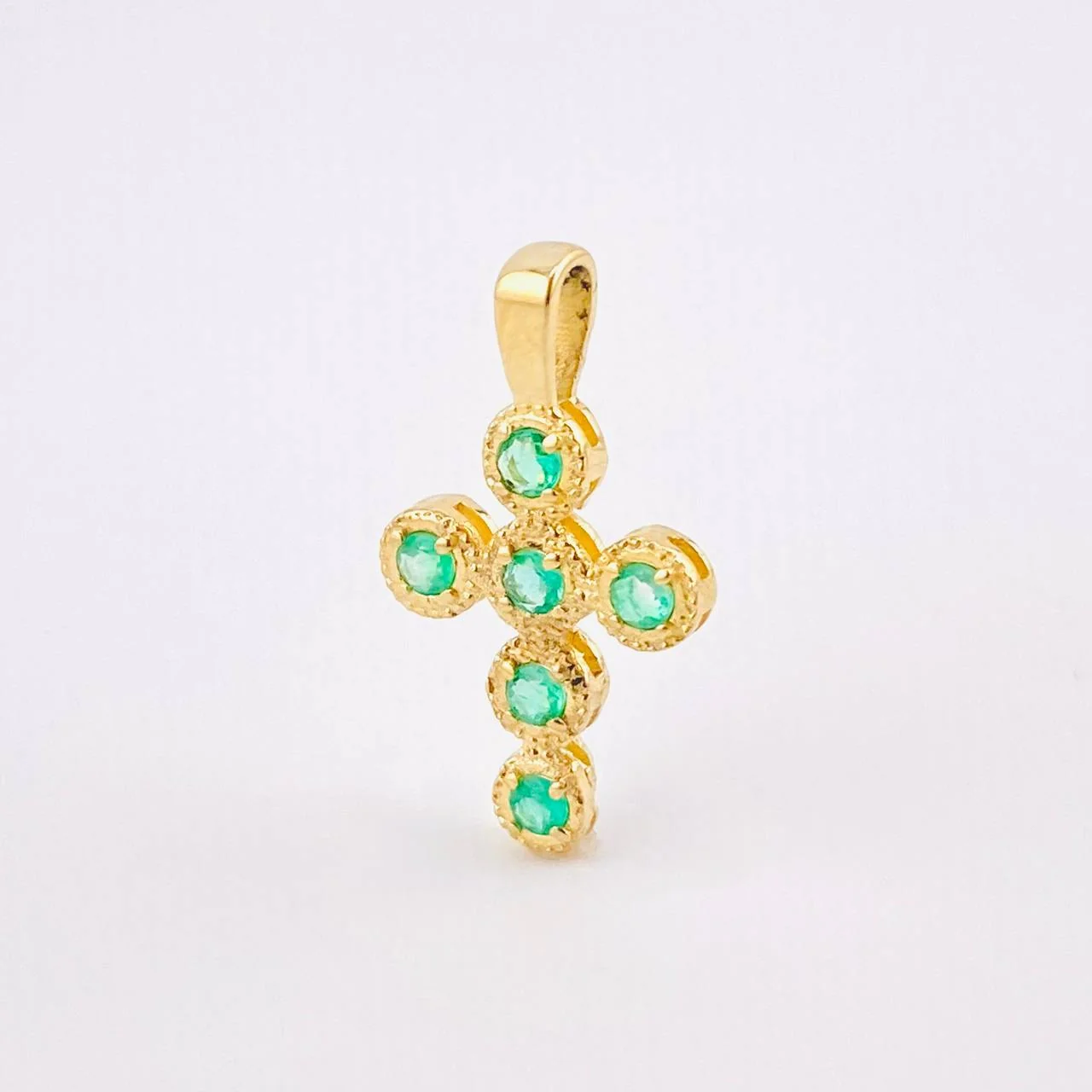 Dije Cruz Circulos Esmeraldas 25 Pts 0.85 g / 3/4 in Oro Amarillo 18K