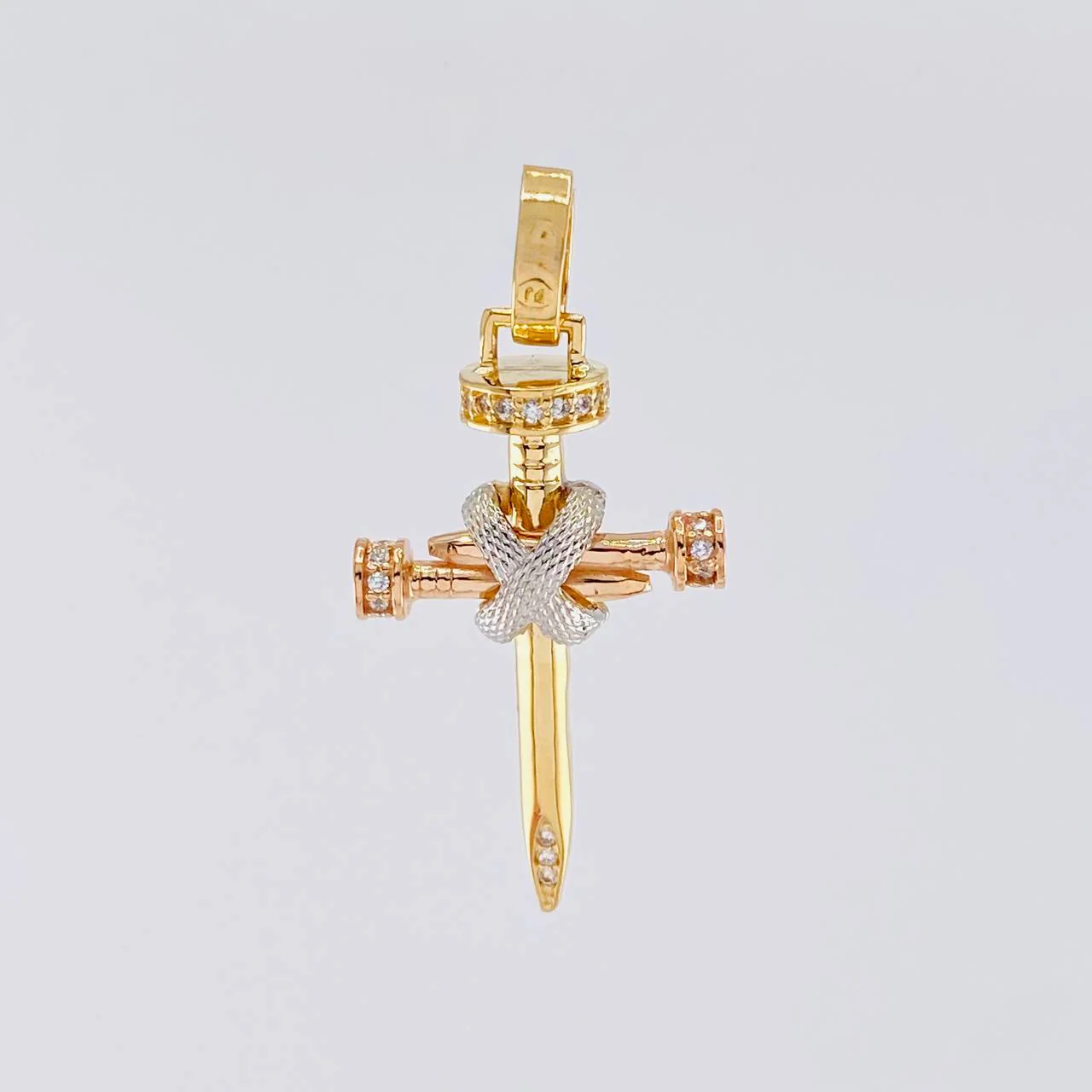 Dije Cruz Clavo 3.95 g / 1 1/2 in Tres Oros 18K - Image 2