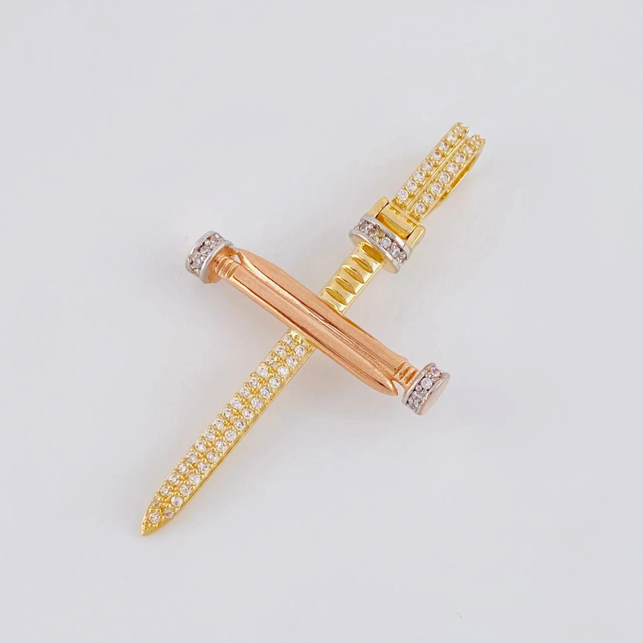 Dije Cruz Clavos 4.4 g / 1 3/4 in Tres Oros 18K - Image 3