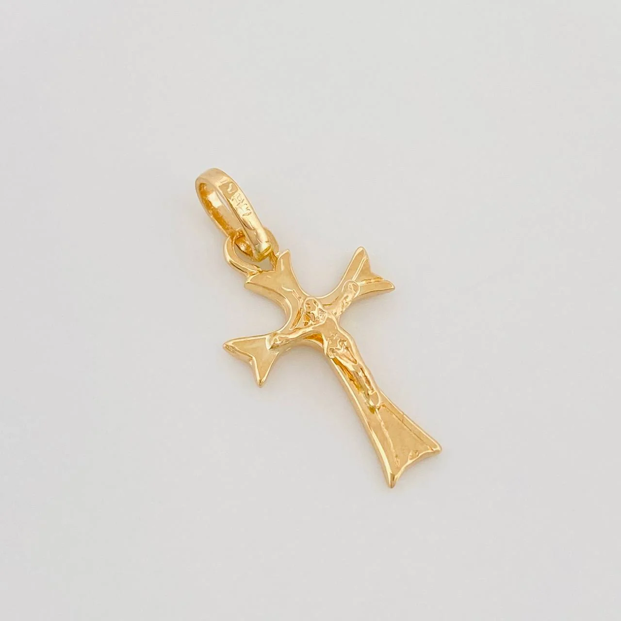 Dije Cruz Cristo 0.75g / 1 in Oro Amarillo 18K - Image 2