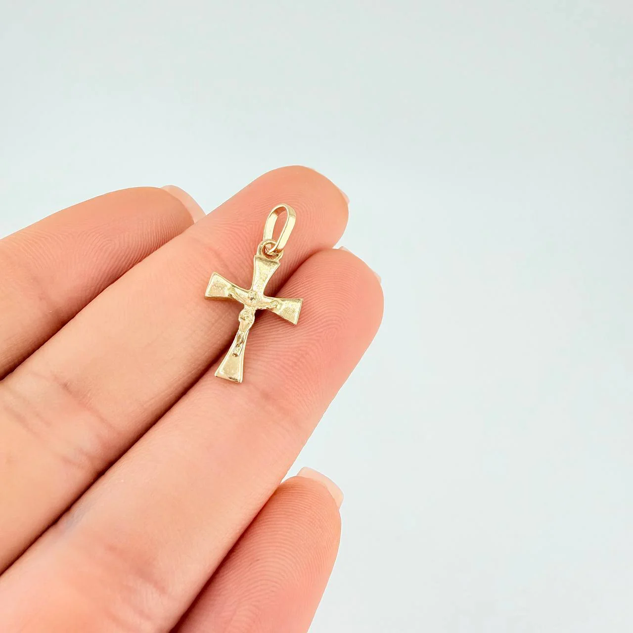 Dije Cruz Cristo 0.8 g / 3/4 in Oro Amarillo 18K - Image 4