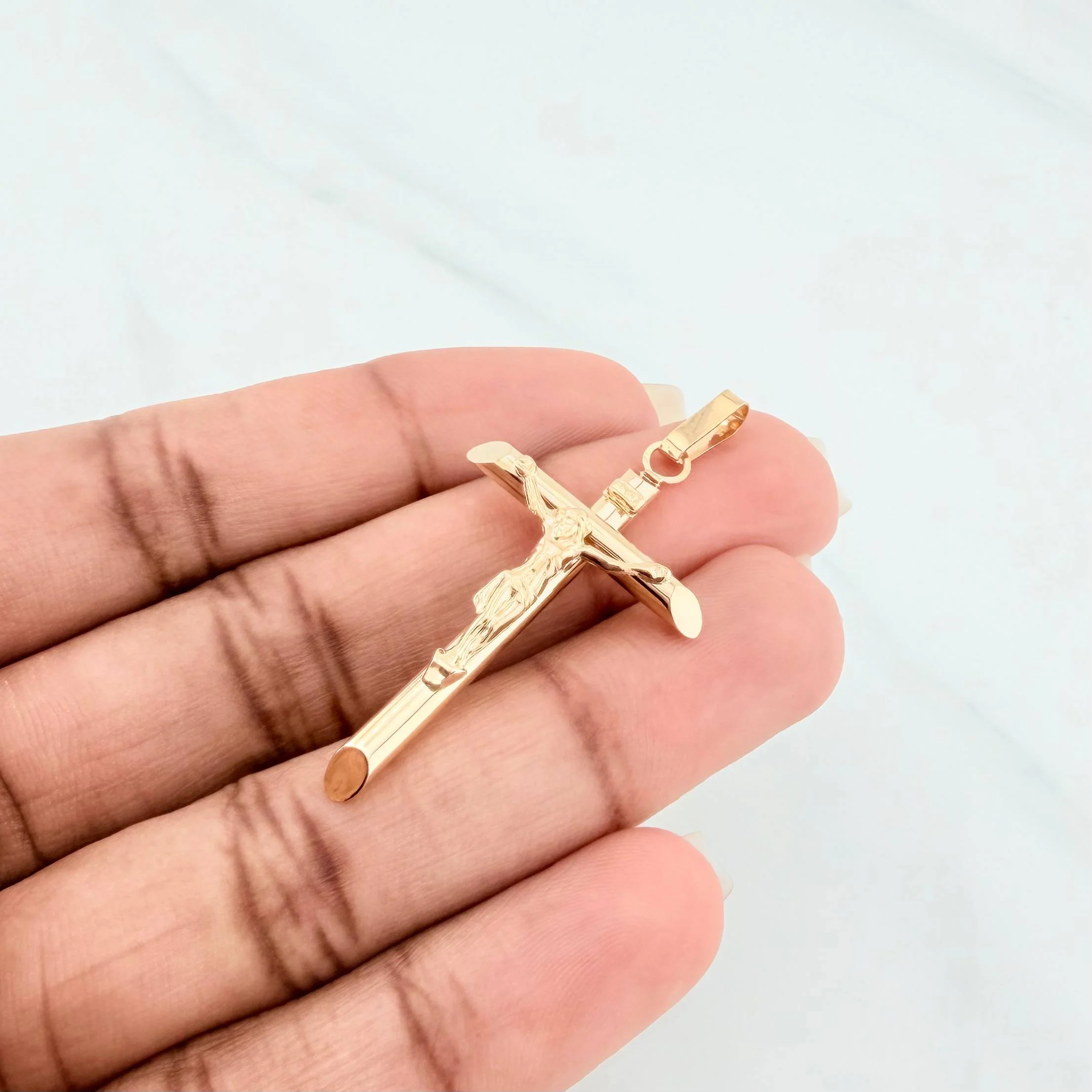 Dije Cruz Cristo 1.8 g / 2 in Oro Amarillo 18K - Image 4
