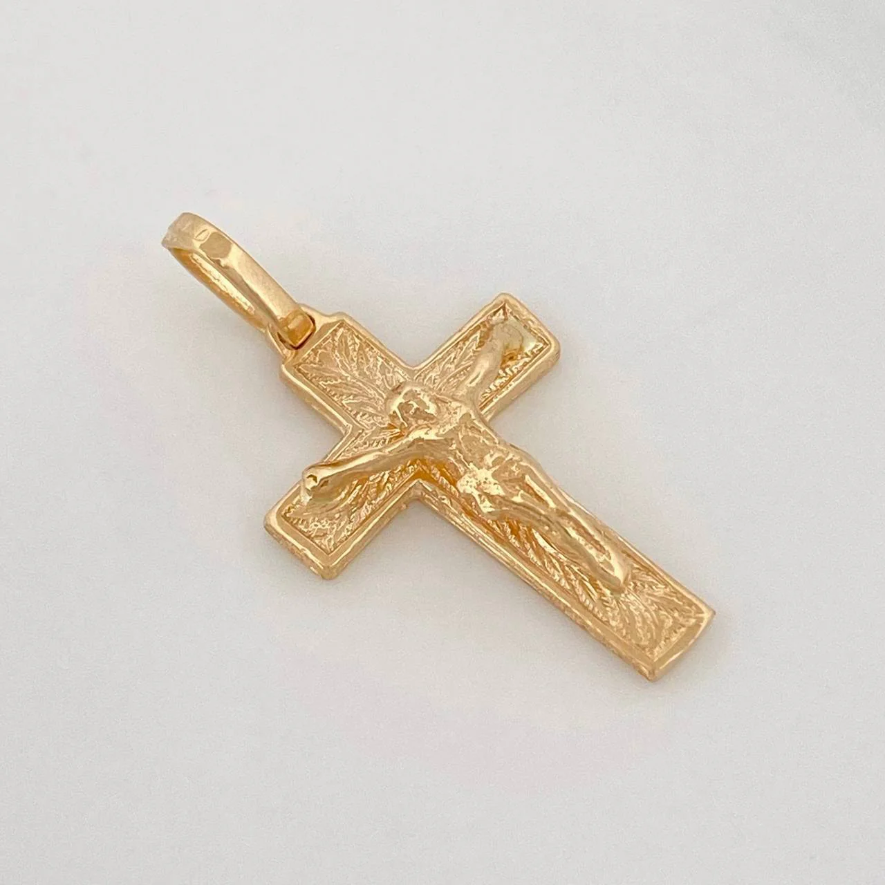 Dije Cruz Cristo 1.8g / 1 in Oro Amarillo 18K - Image 3