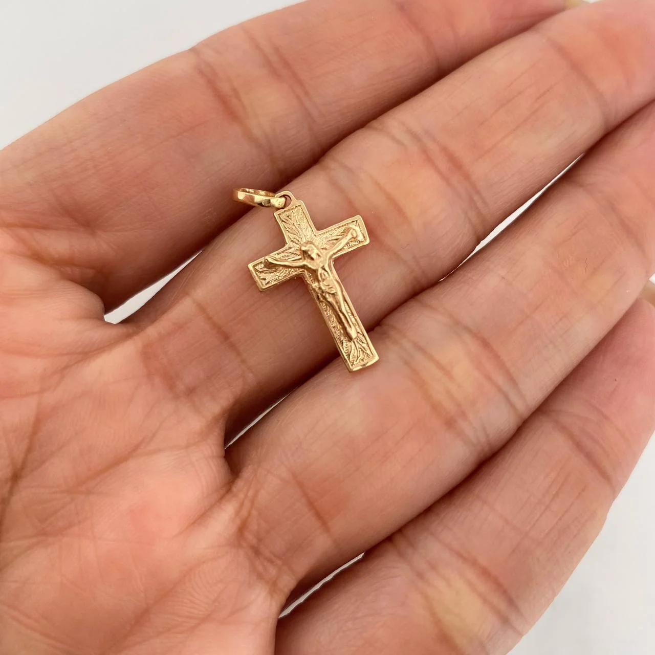 Dije Cruz Cristo 1.8g / 1 in Oro Amarillo 18K - Image 4