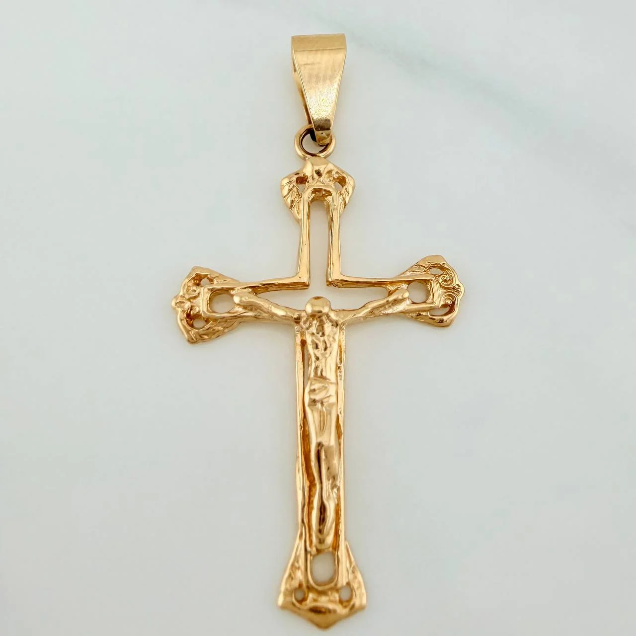 Dije Cruz Cristo 1.8gr / 1 1/2 in / Oro Amarillo 18K $ - Image 2