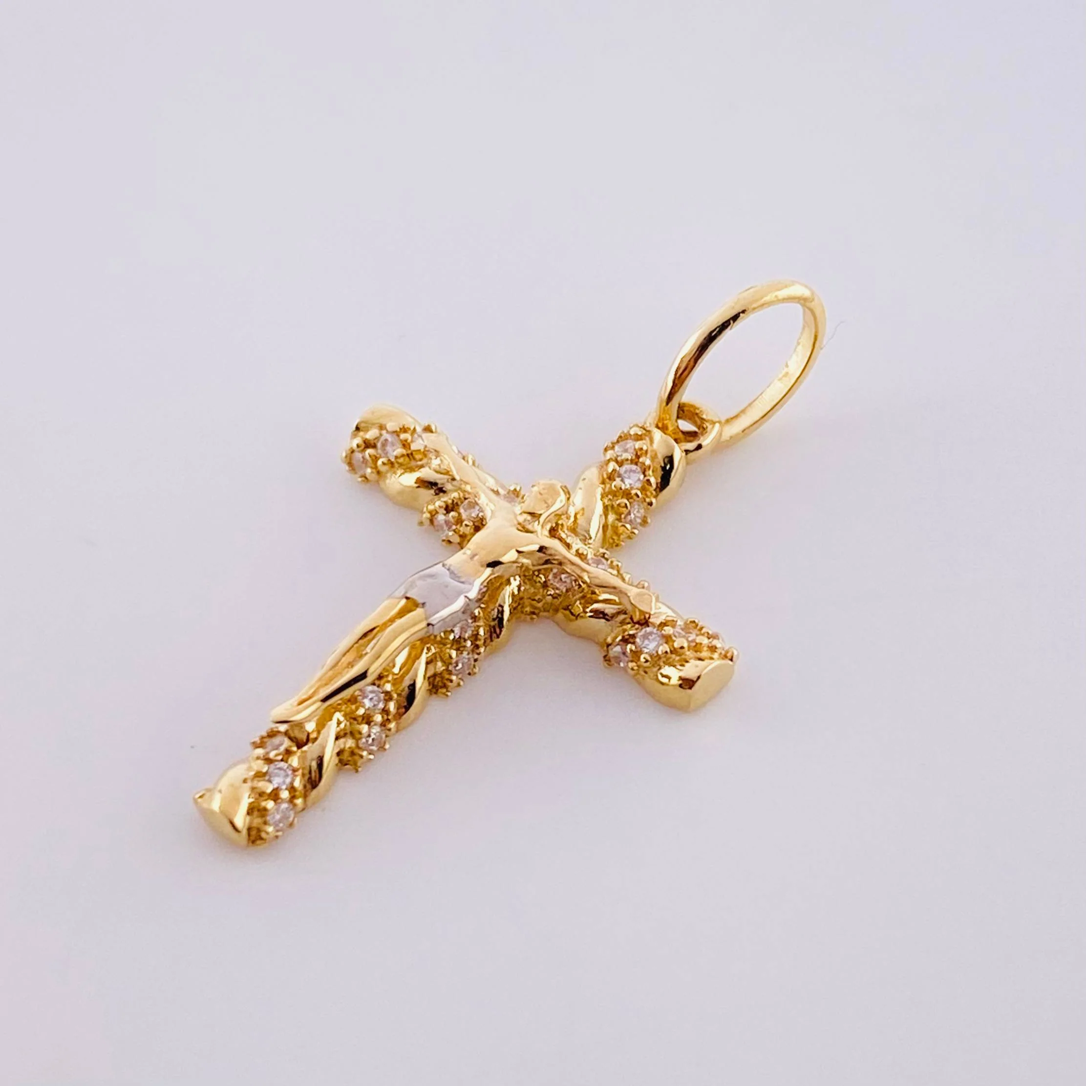 Dije Cruz Cristo 1.95 g / 1 1/4 in Dos Oros Amarillo Blanco 18K - Image 2