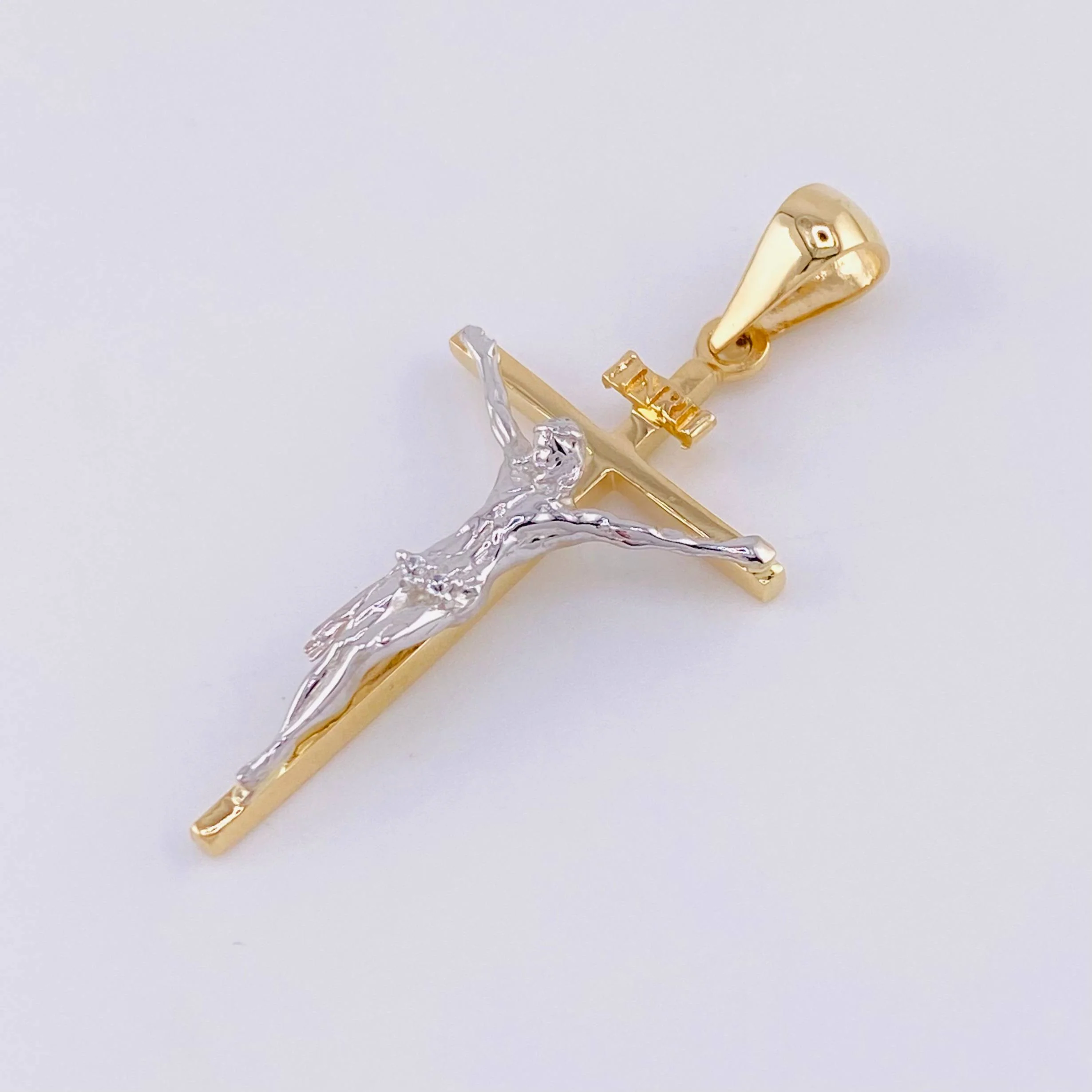 Dije Cruz Cristo 2.35 g / 1 1/2 in Dos Oros Amarillo Blanco 18K - Image 2