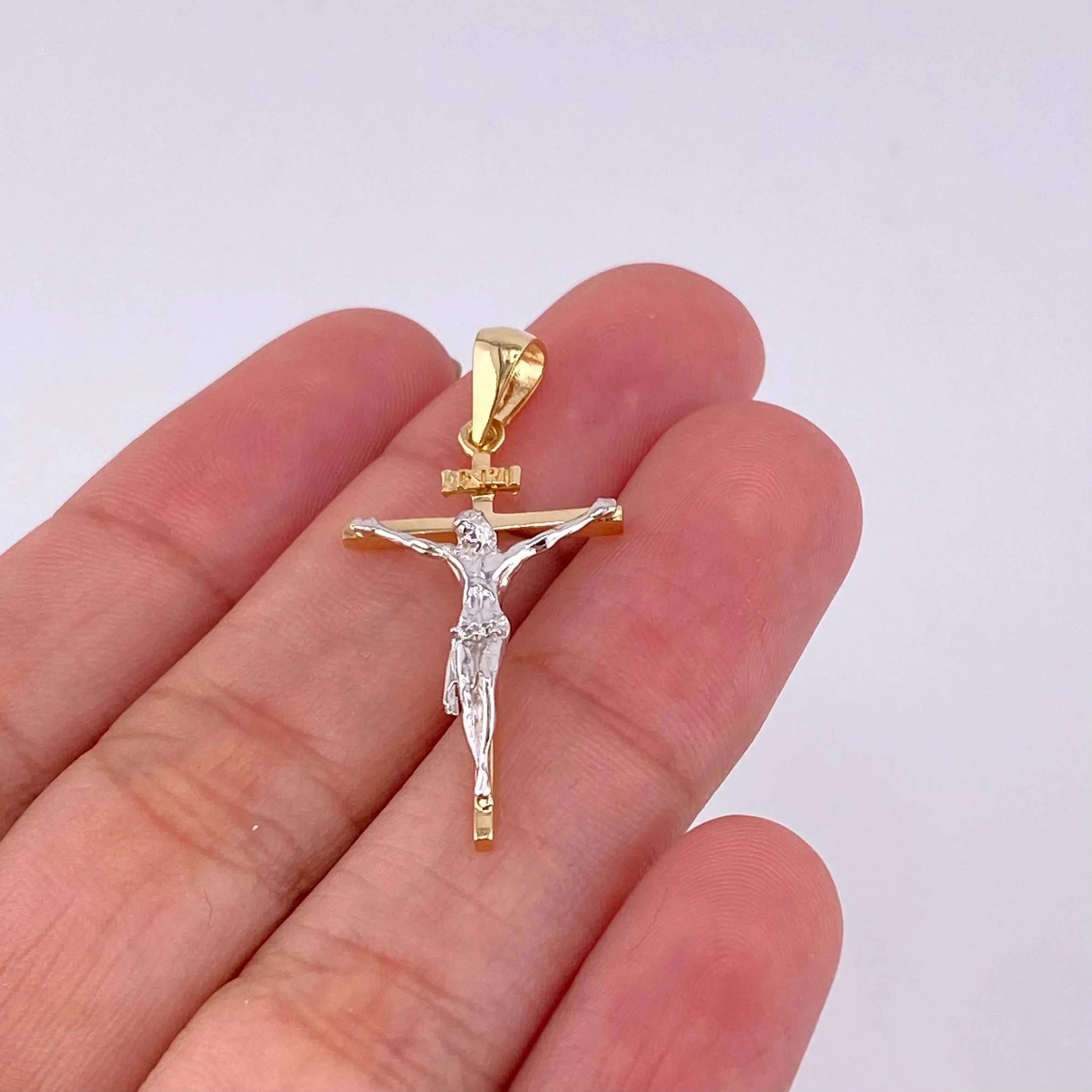Dije Cruz Cristo 2.35 g / 1 1/2 in Dos Oros Amarillo Blanco 18K - Image 3